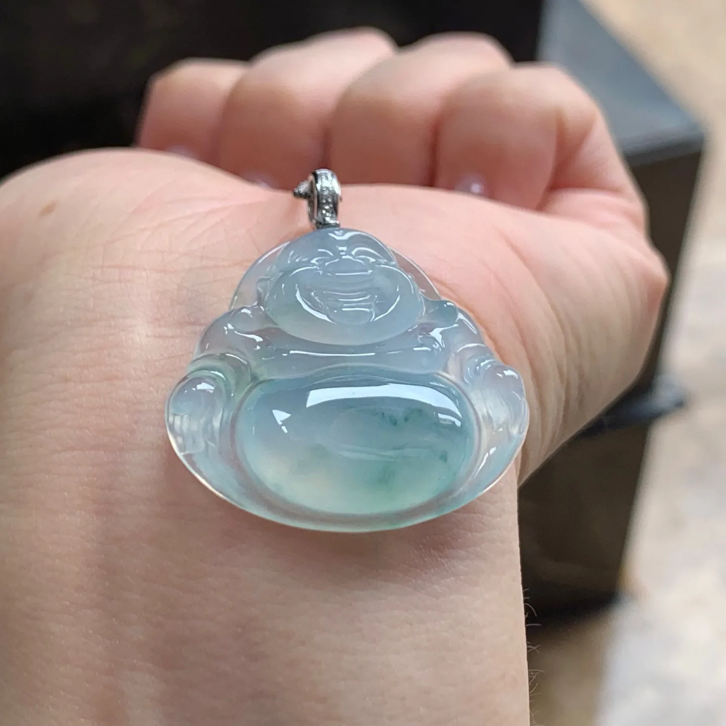 冰种飘花坐佛
清爽 金扣