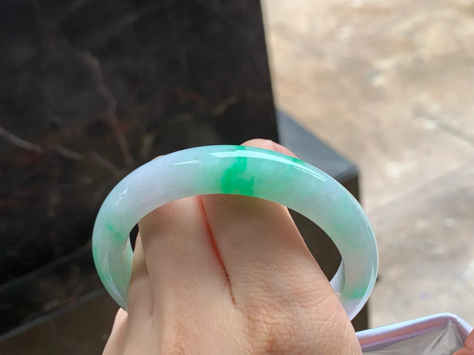 带色手镯
清爽54.8/11.5/8.6mm