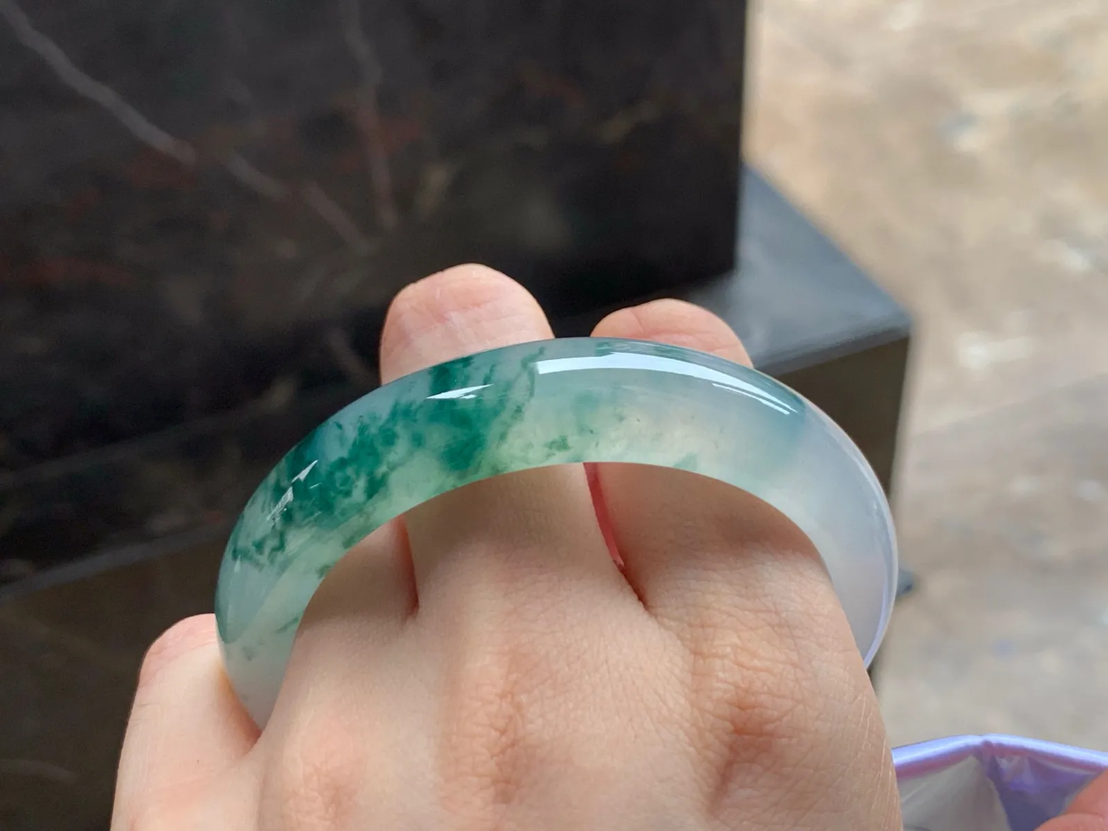 冰种飘花手镯
55.8/12.8/8.2mm