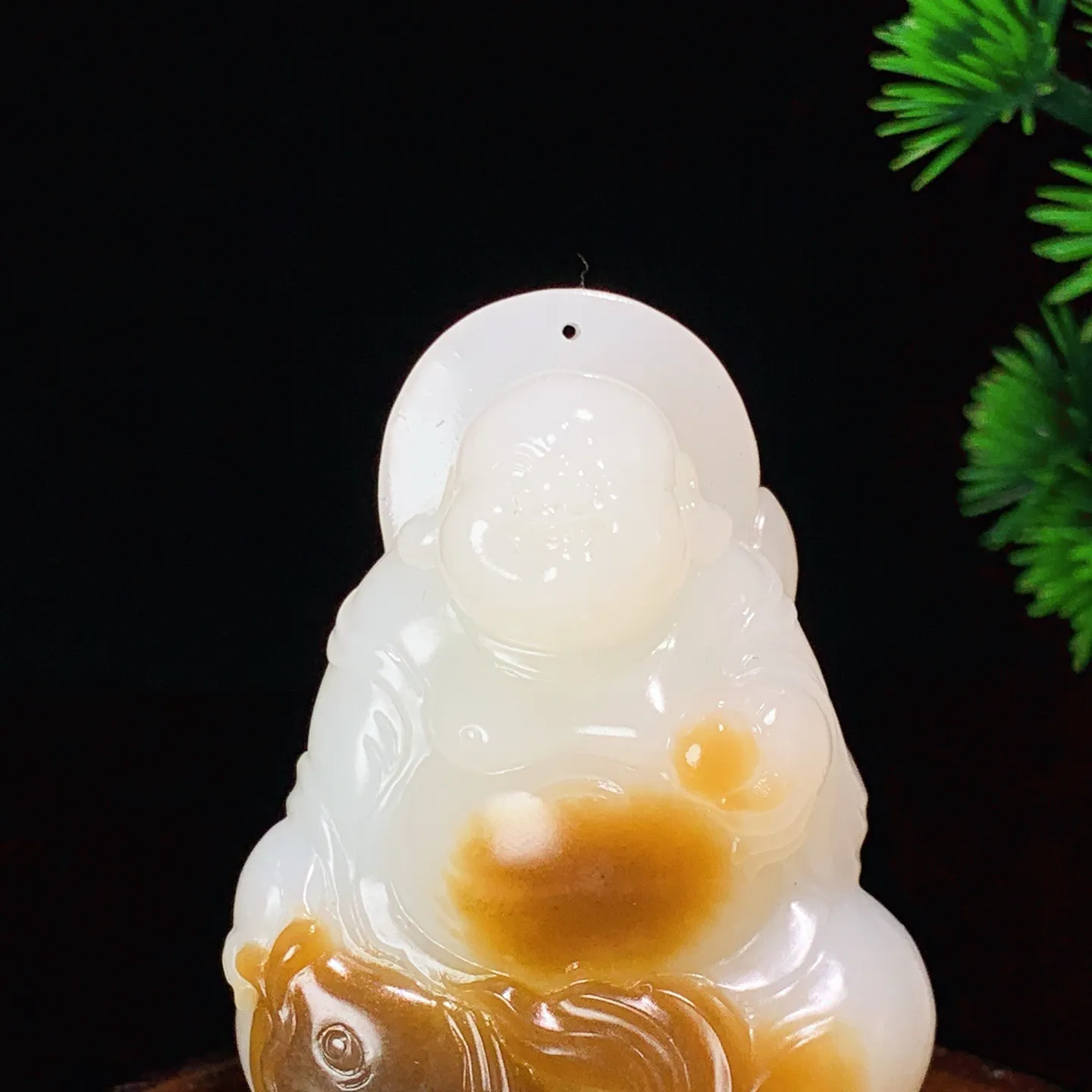 新疆和田玉羊脂白玉且末糖佛引福来挂件 尺寸63/45/23重77.4克，玉质细腻油润 底色纯净 脂粉好，品质好！lt250711