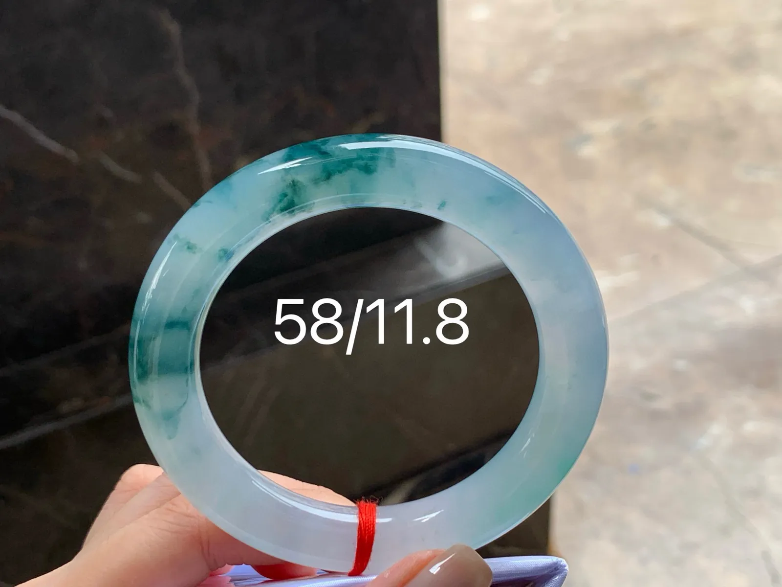 冰种飘花福镯
种好水足 58/11.8mm