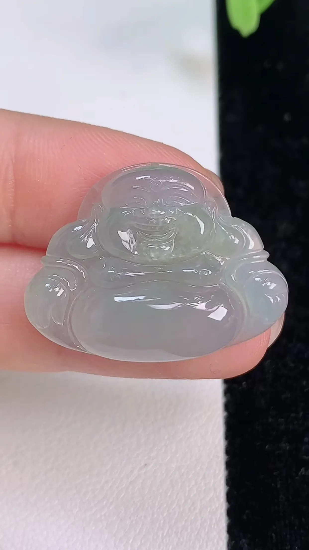 缅甸天然翡翠a货 老坑料起胶冰种 晴水绿笑口常开 佛公吊坠，尺寸29.3-22-5.6mm   y 5.87
