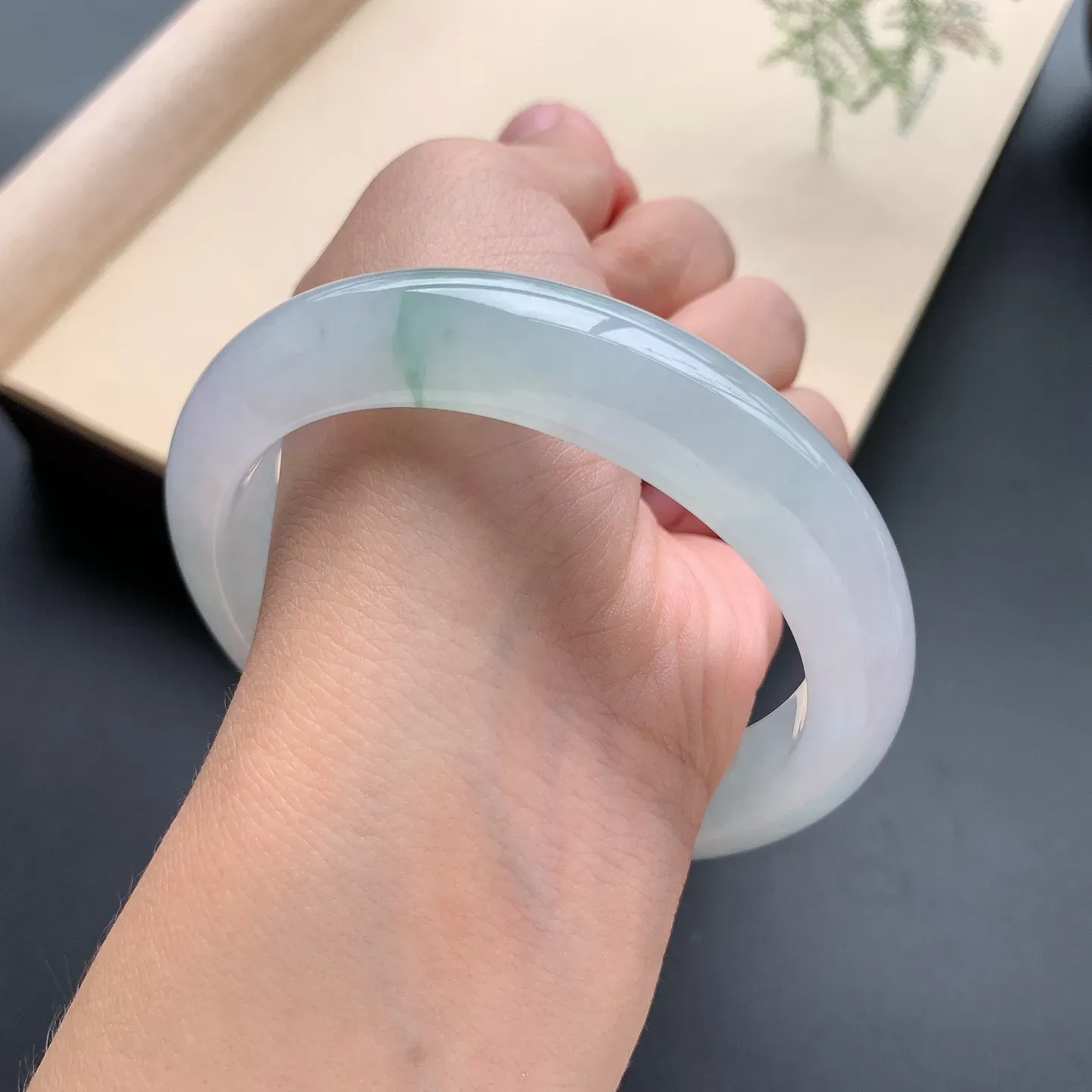 冰飘花正圈手镯 尺寸：59-13-9，无纹裂，水润透亮，胶感十足