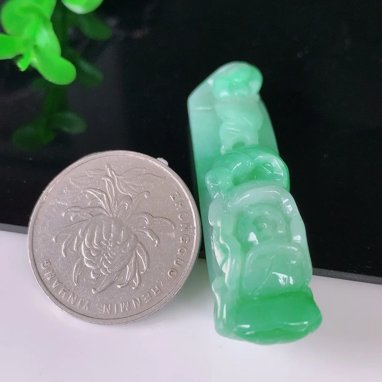 自然光实拍，冰润飘绿翡翠花开富贵手环，吊坠，种老水足，雕工精湛 ，寓意美好，佩戴时尚出众！#05.10