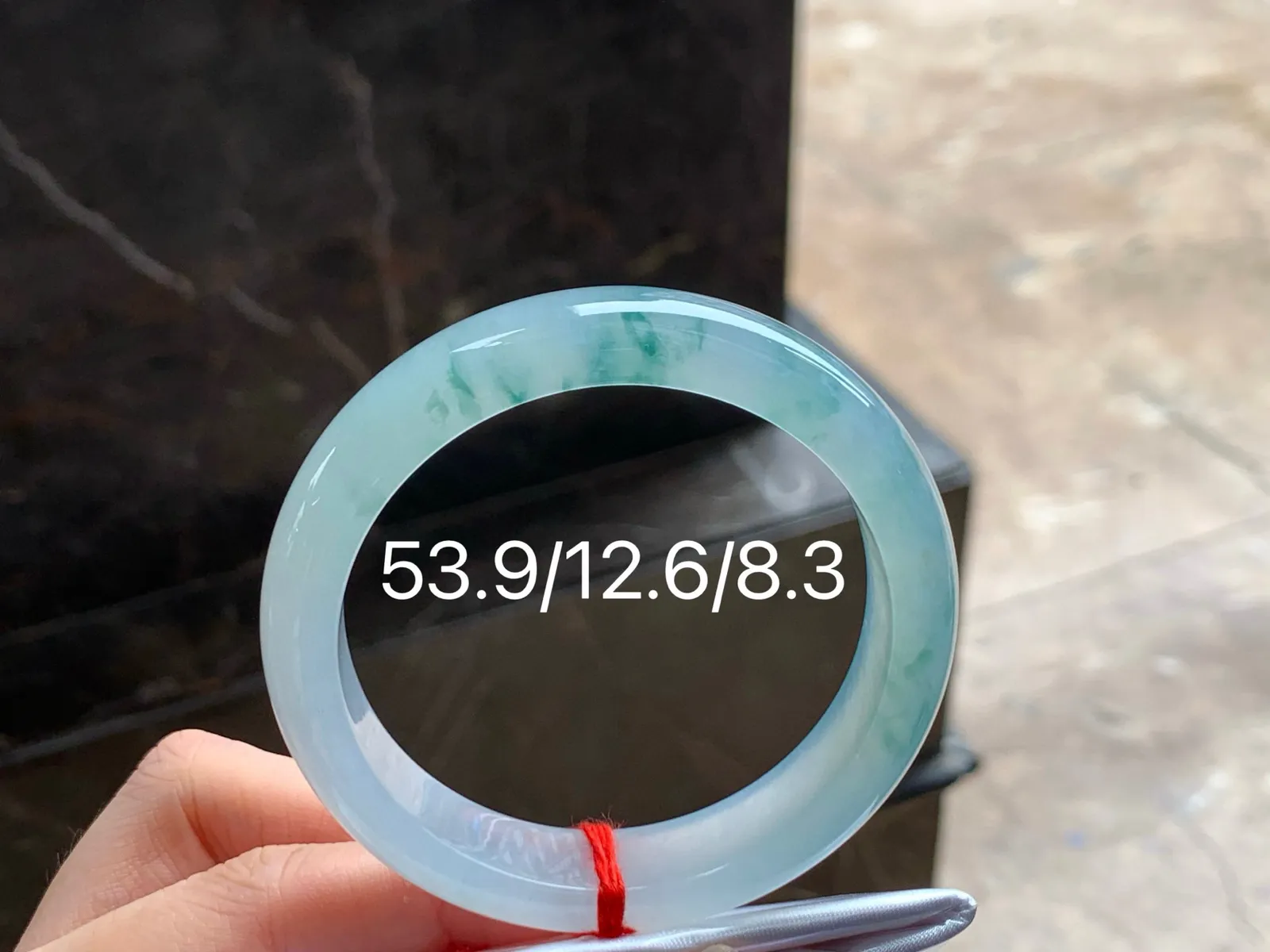 冰飘花手镯
水润53.9/12.6/8.3mm