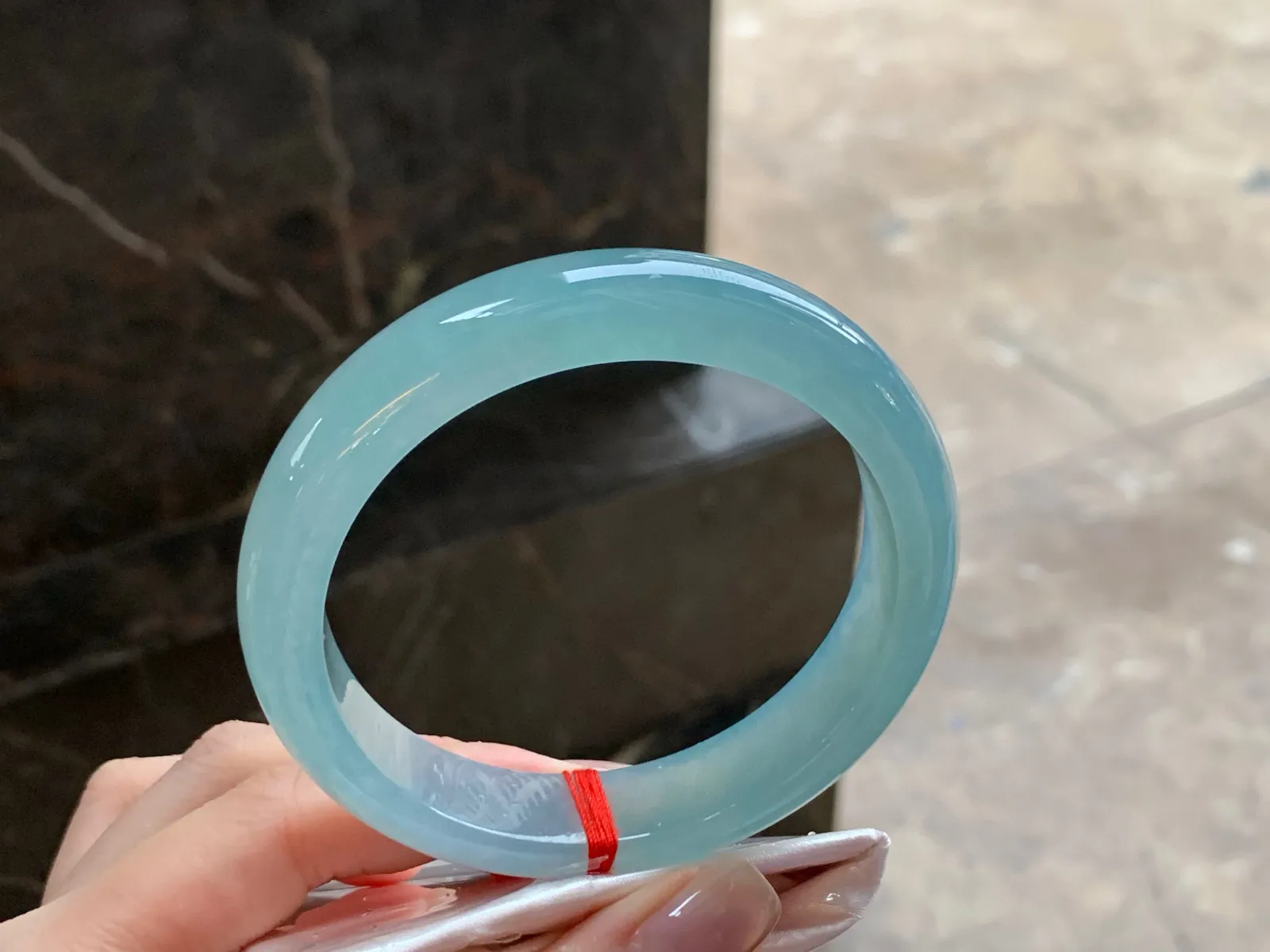 冰晴大圈手镯
种好60/13.2/8.4mm