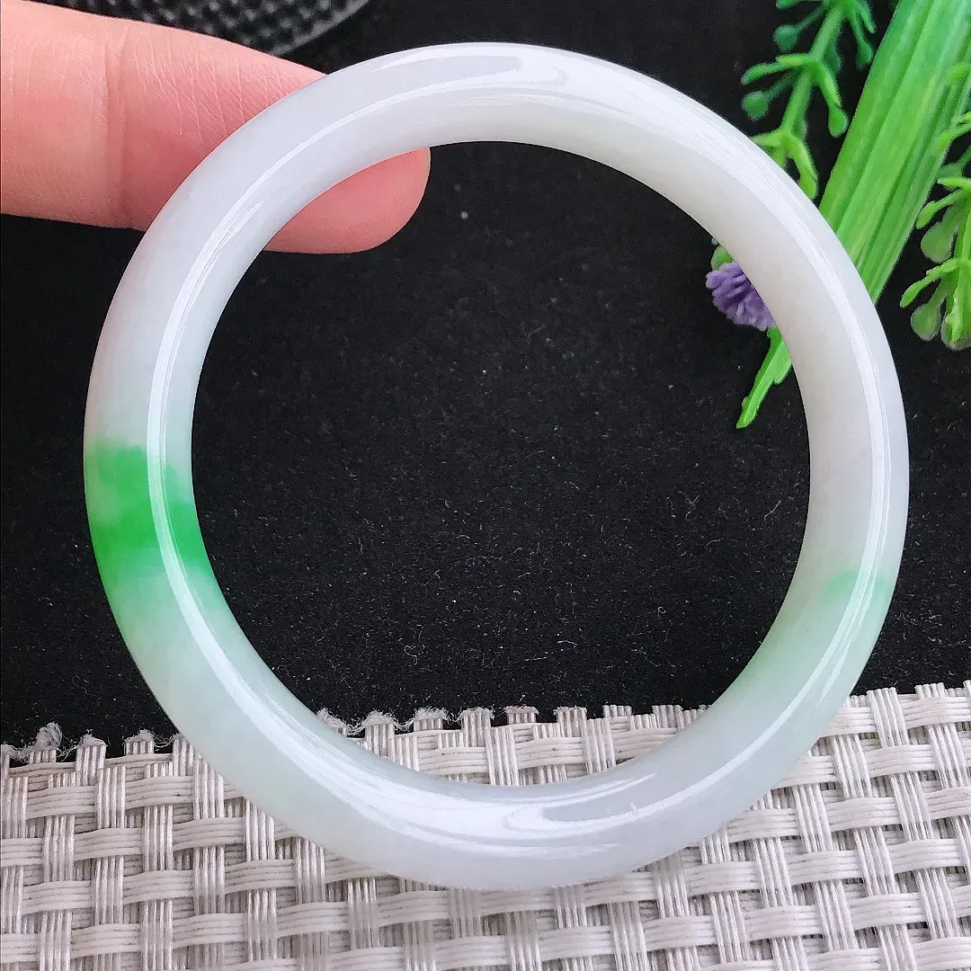 自然光52/8.5/8.1老坑精美冰润飘阳绿圆条手镯白底青玉镯平安镯
