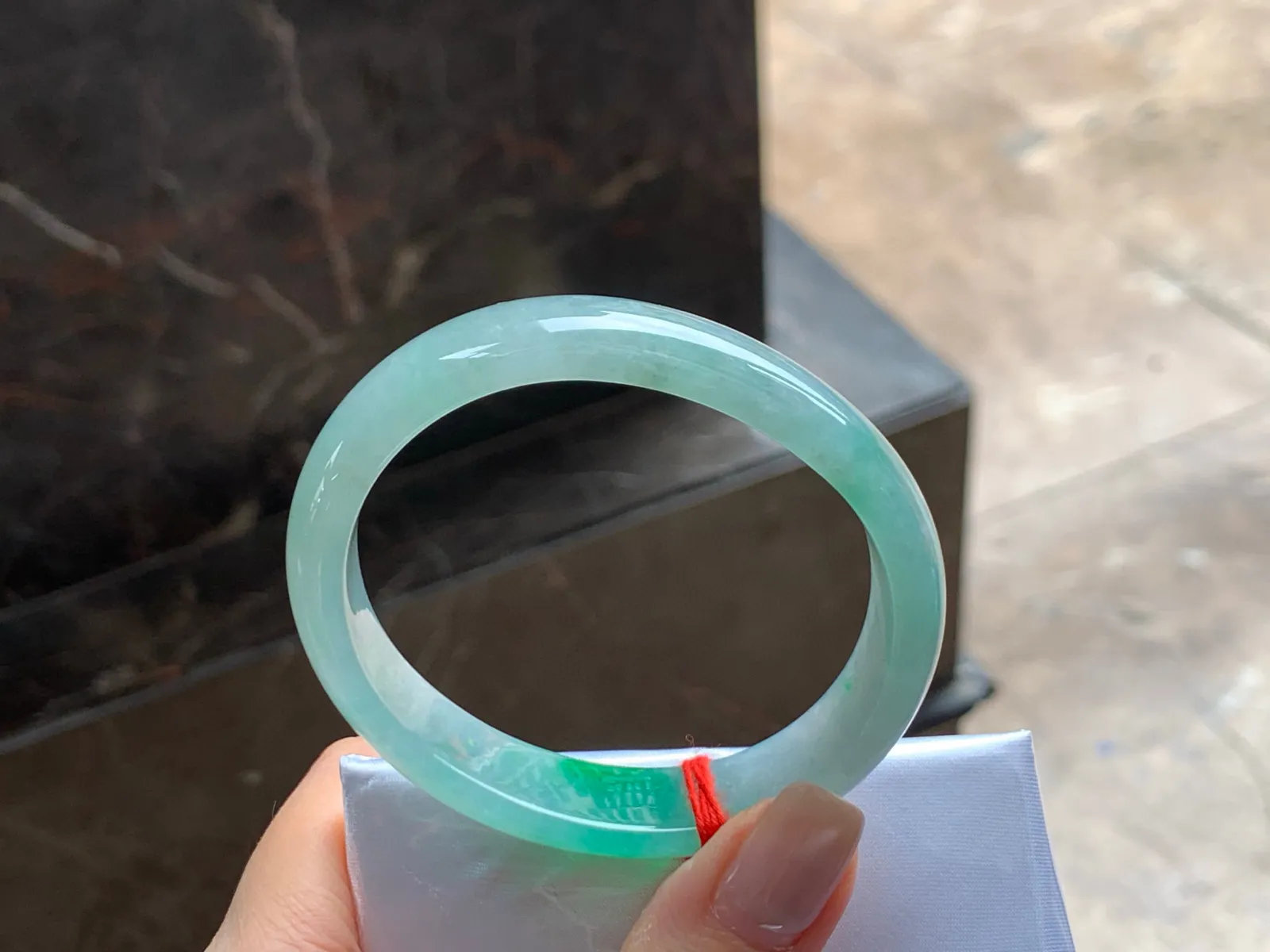 辣绿贵妃镯
水润清爽 55.3/13/7.3mm