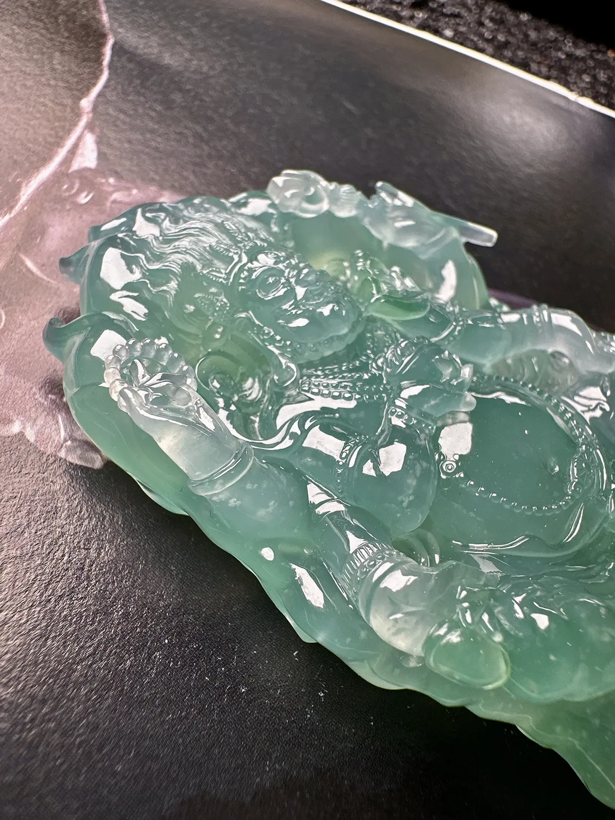 【高冰种天空蓝黄财神】飘绿色泽，名师工艺，珍藏品质。很厚装很大件，颜色浓郁纯正。