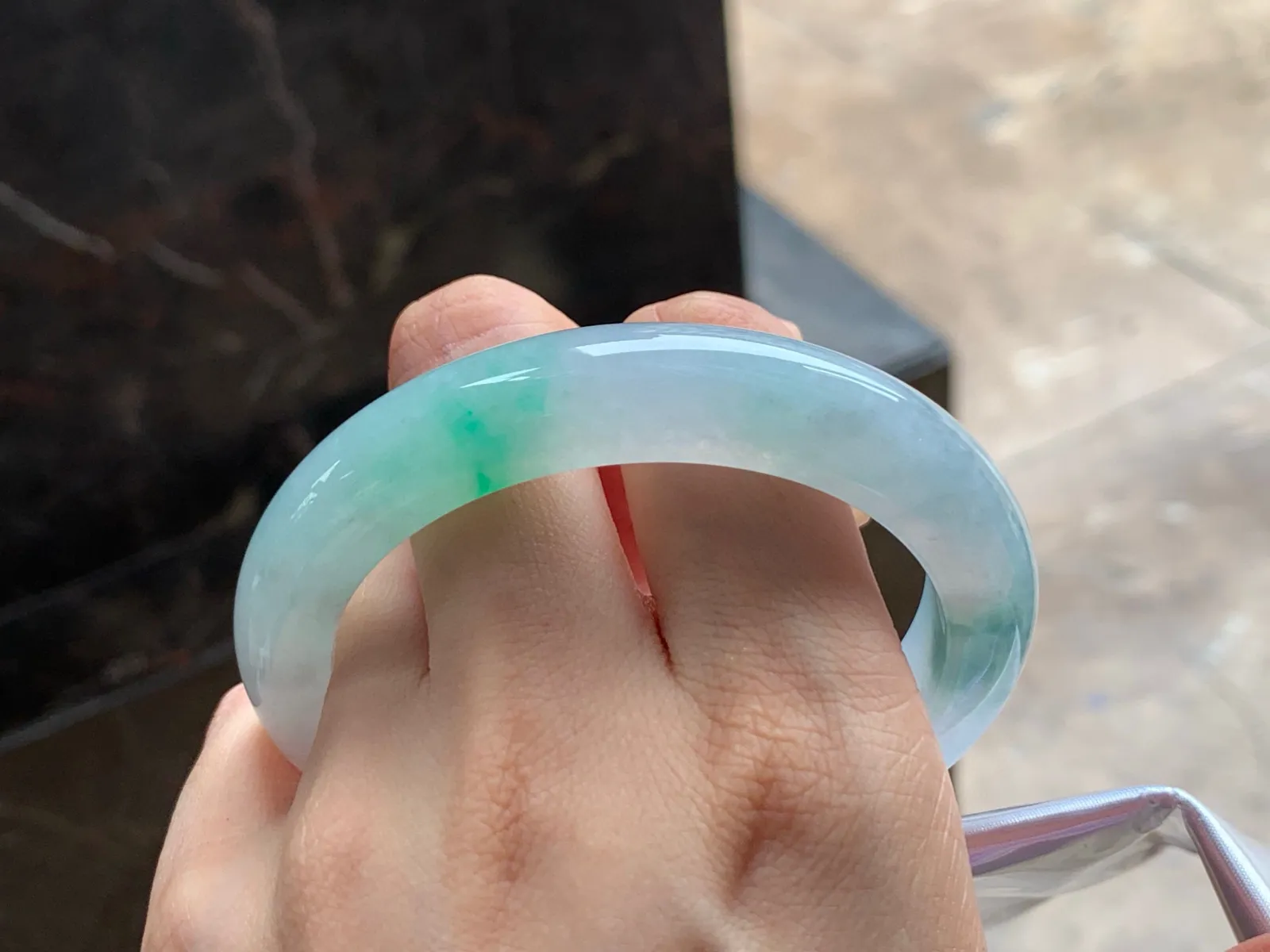 带色手镯
水润清爽 57.8/11.5/9.5mm