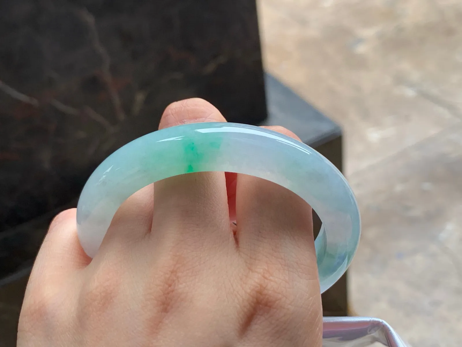 带色手镯
水润清爽 57.8/11.5/9.5mm