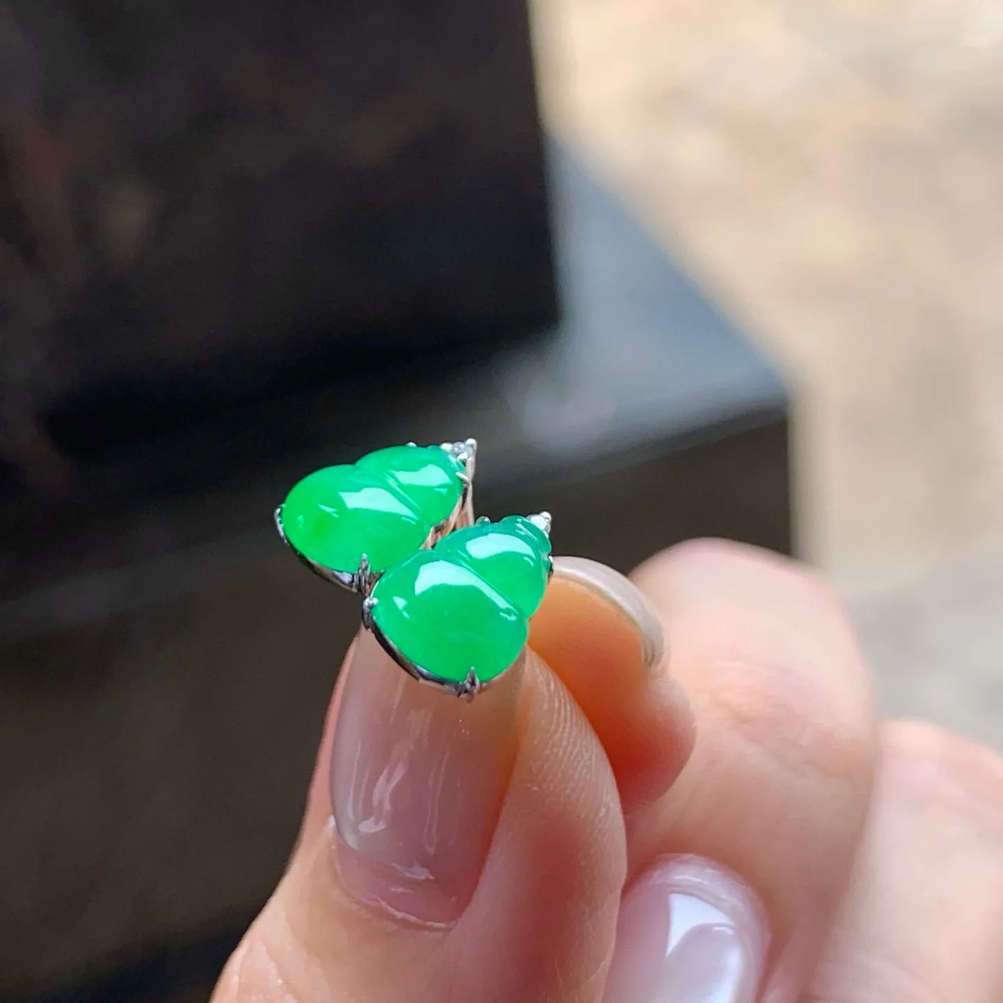冰阳绿葫芦耳钉
真金镶嵌 精致