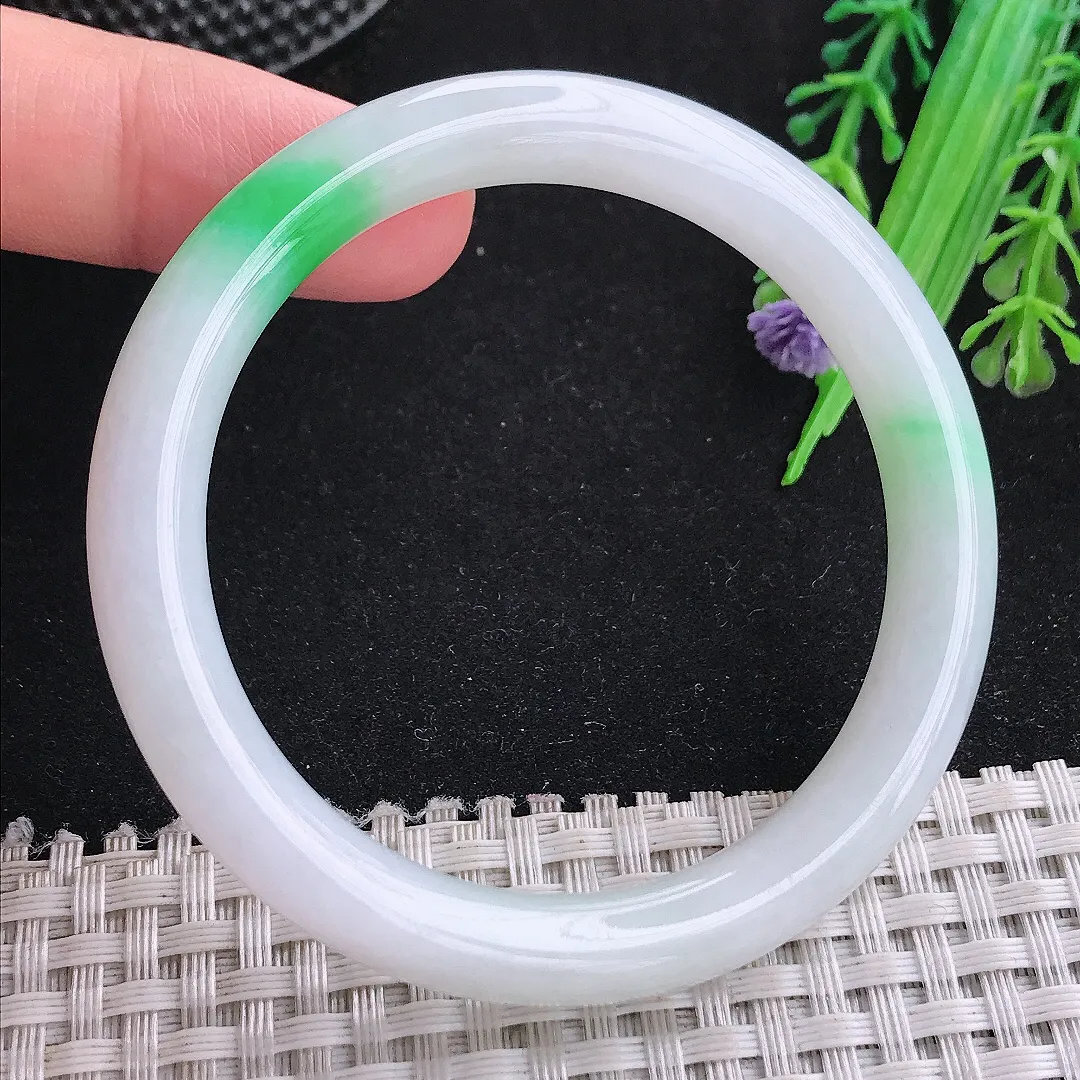 自然光52/8.5/8.1老坑精美冰润飘阳绿圆条手镯白底青玉镯平安镯