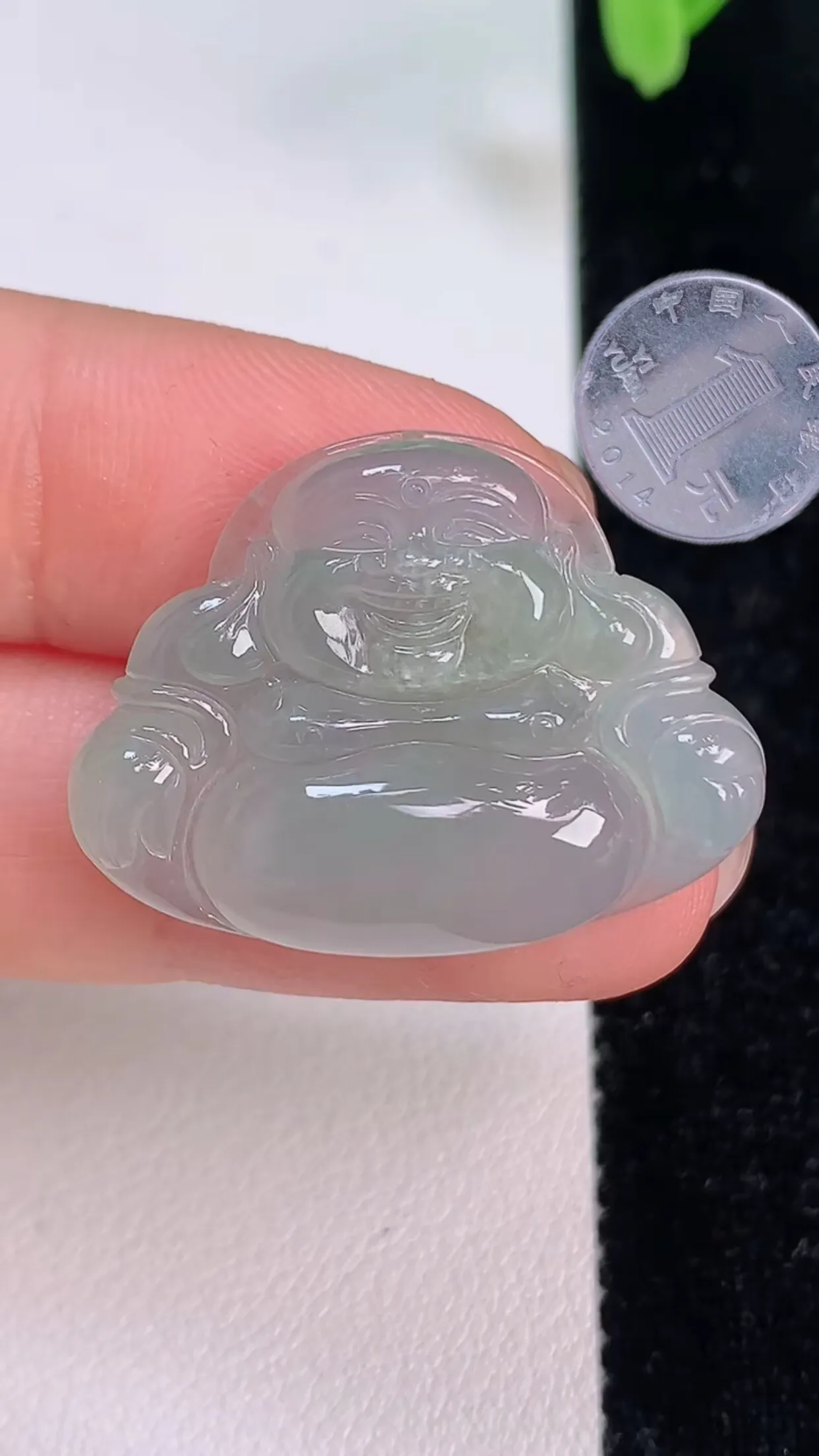 缅甸天然翡翠a货 老坑料起胶冰种 晴水绿笑口常开 佛公吊坠，尺寸29.3-22-5.6mm   y 5.87