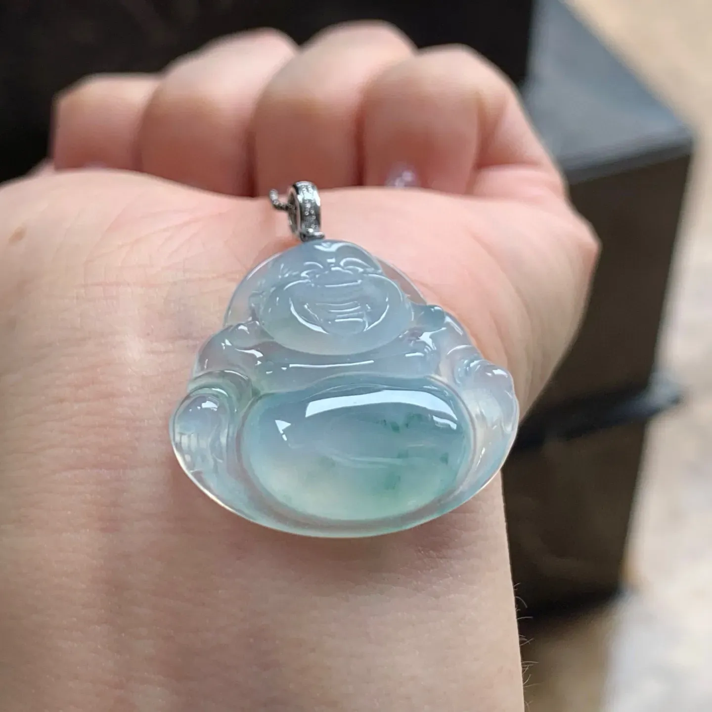 冰种飘花坐佛
清爽 金扣