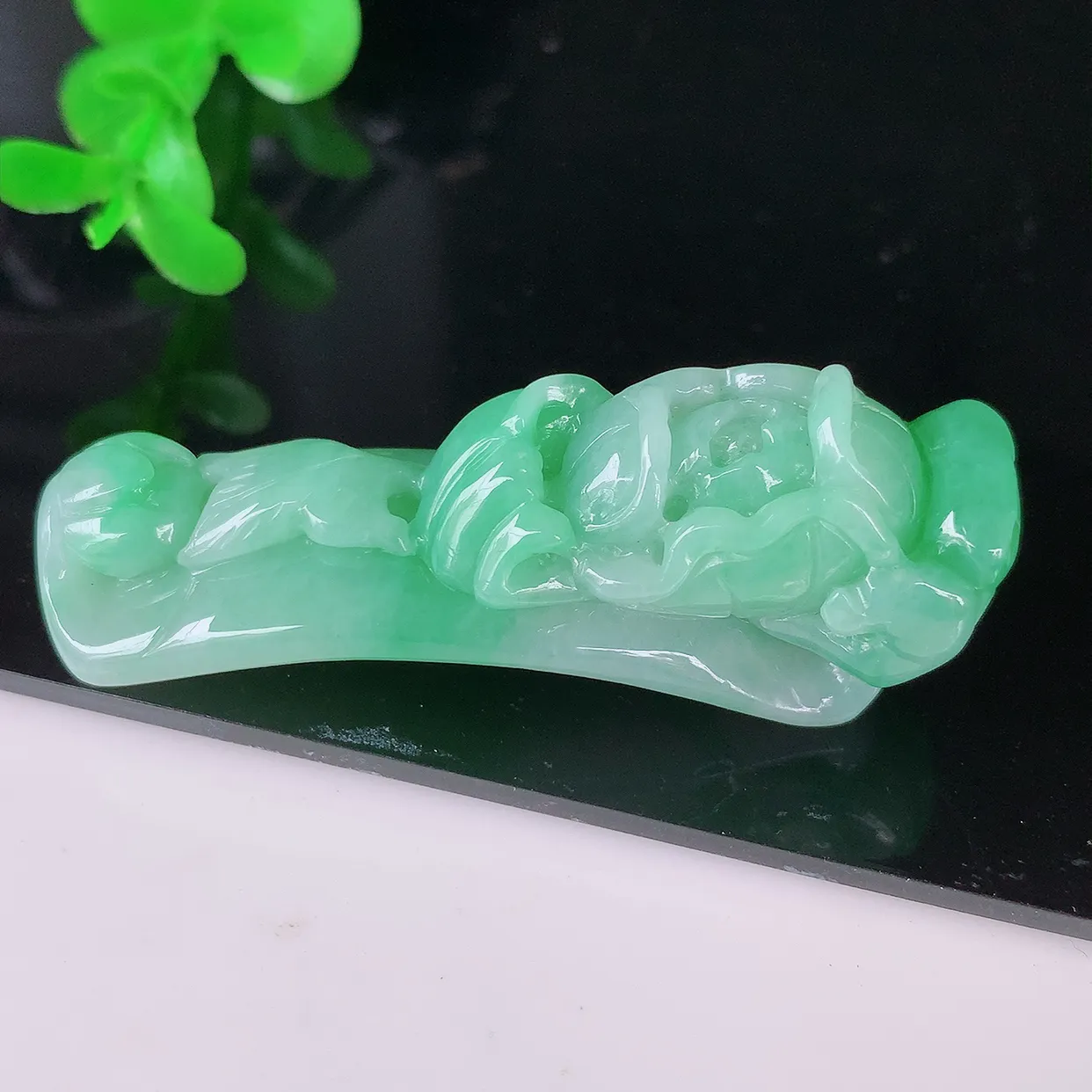 自然光实拍，冰润飘绿翡翠花开富贵手环，吊坠，种老水足，雕工精湛 ，寓意美好，佩戴时尚出众！#05.1