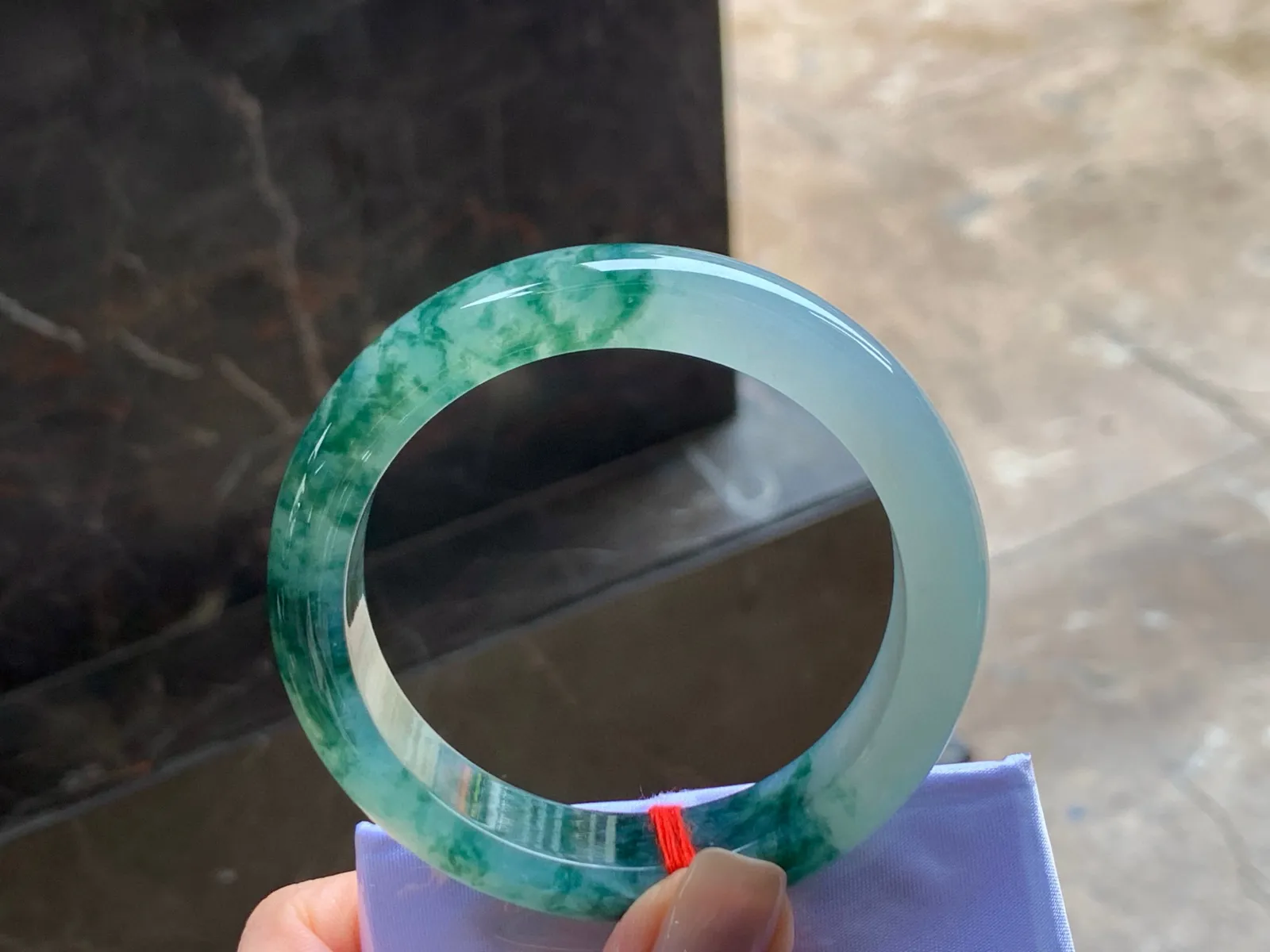 冰飘花手镯
清爽55/12.6/8.6mm