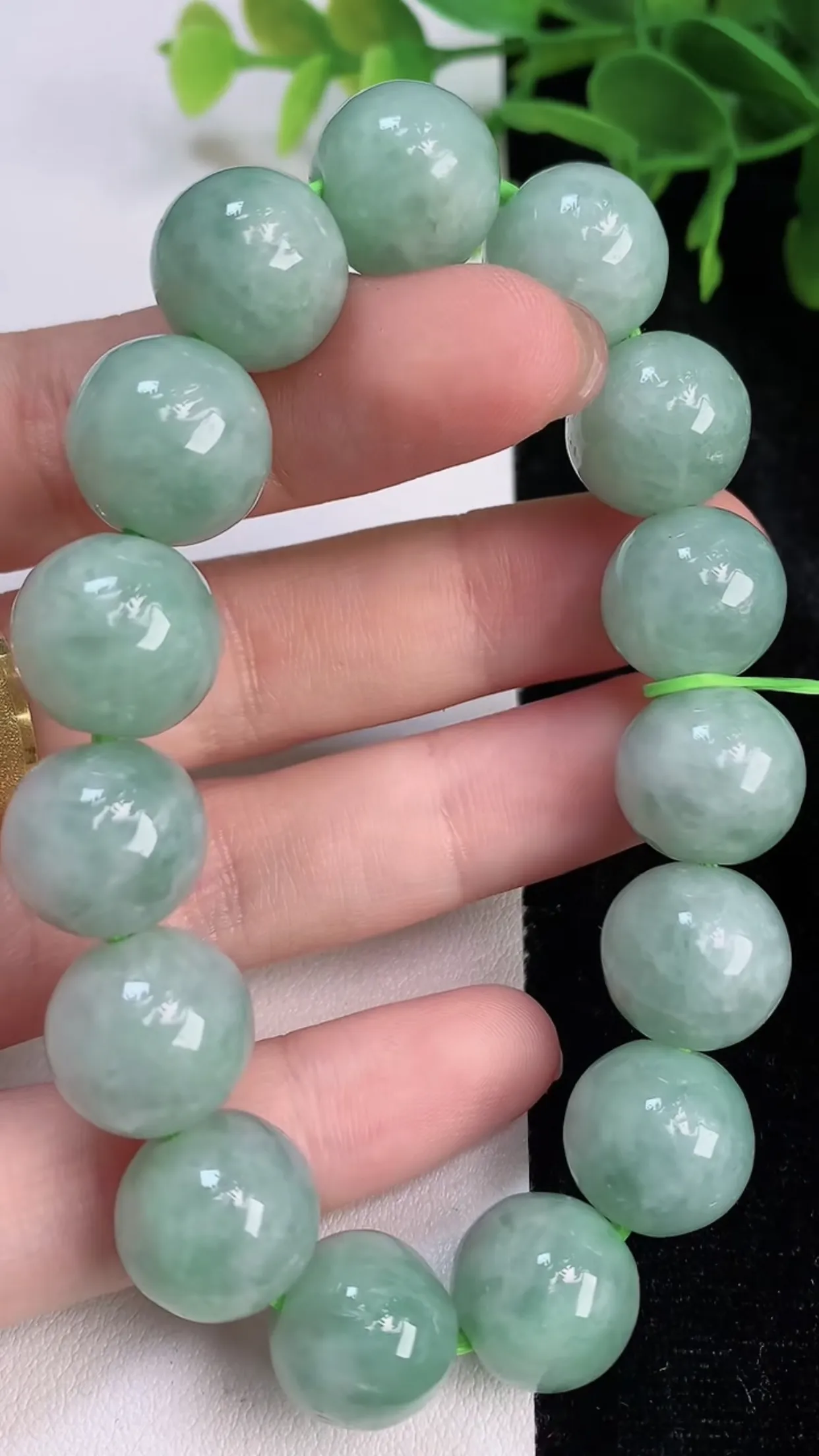 缅甸天然翡翠a货 老坑料起胶冰润 满绿圆珠手串 手链  尺寸13.5mm  15颗  y  62.50
