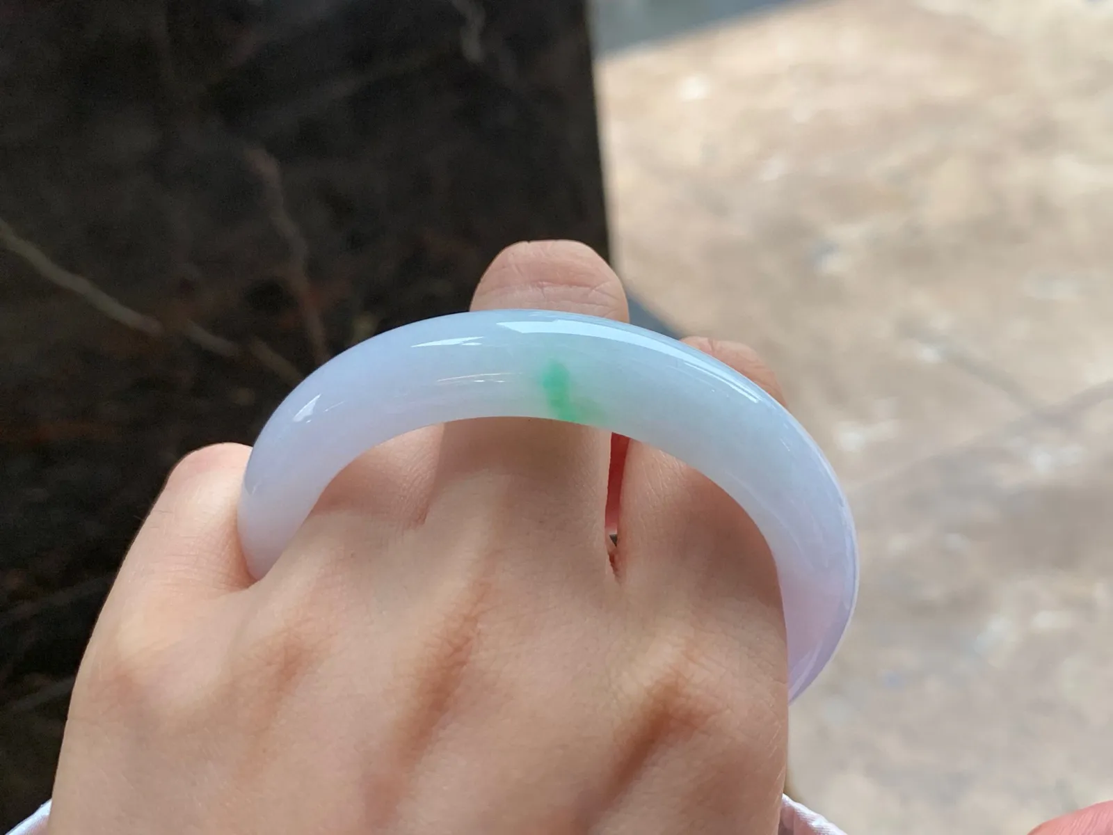 春彩手镯
细腻清爽 54.2/12/9mm