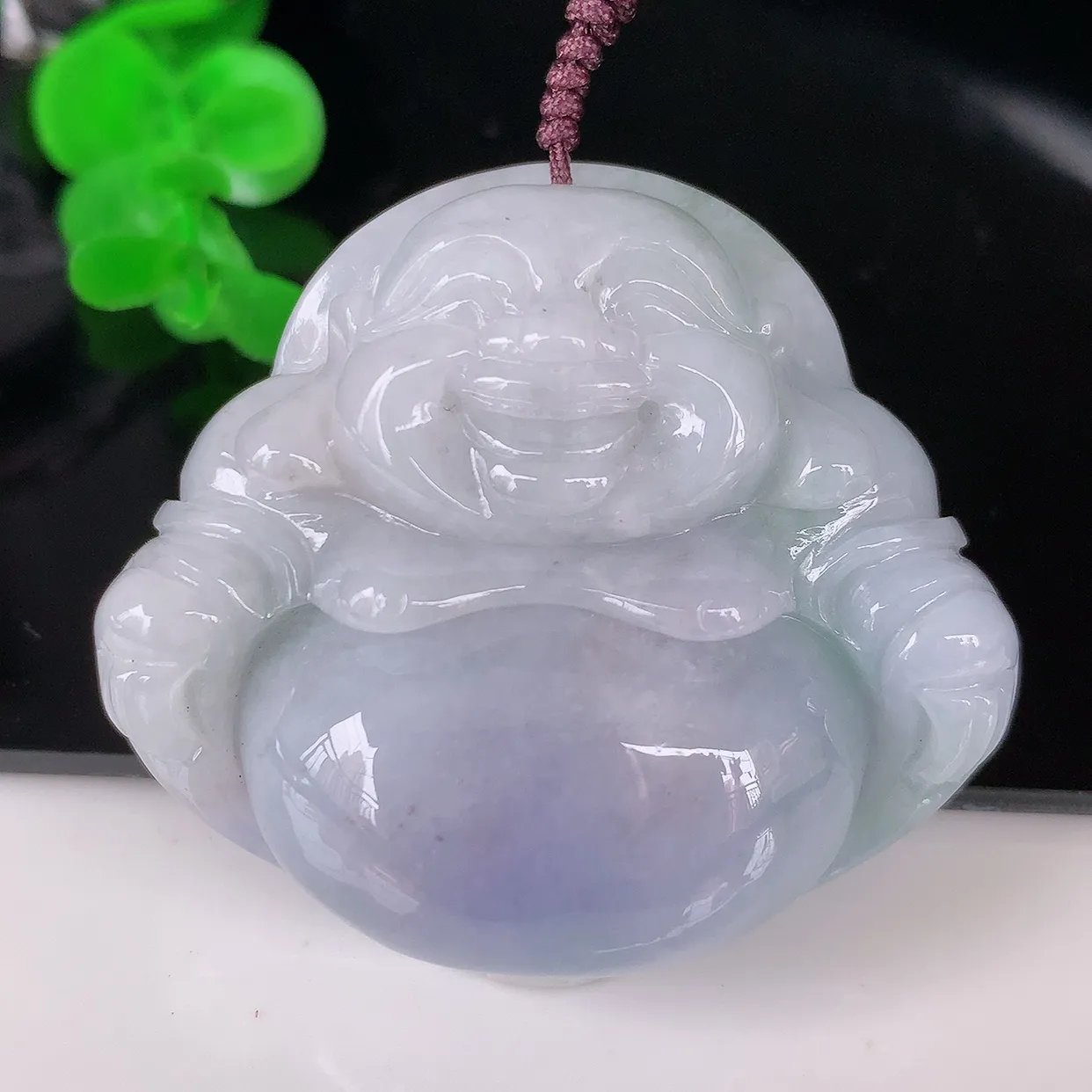 自然光实拍，大件饱满紫罗兰翡翠佛公吊坠，笑口常开，佛公在心中，一生平安幸福，佛公翠色迷人，佩戴佳品！