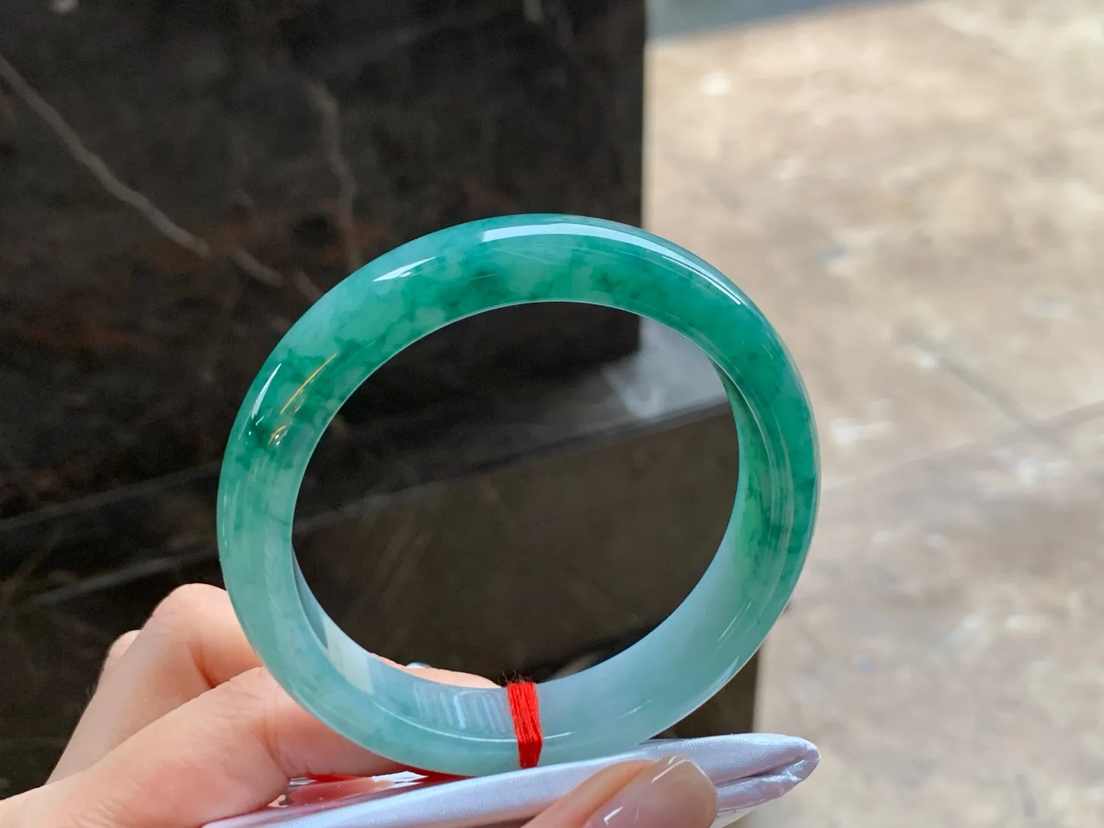 飘花手镯
细腻清爽 56.5/12.5/8mm