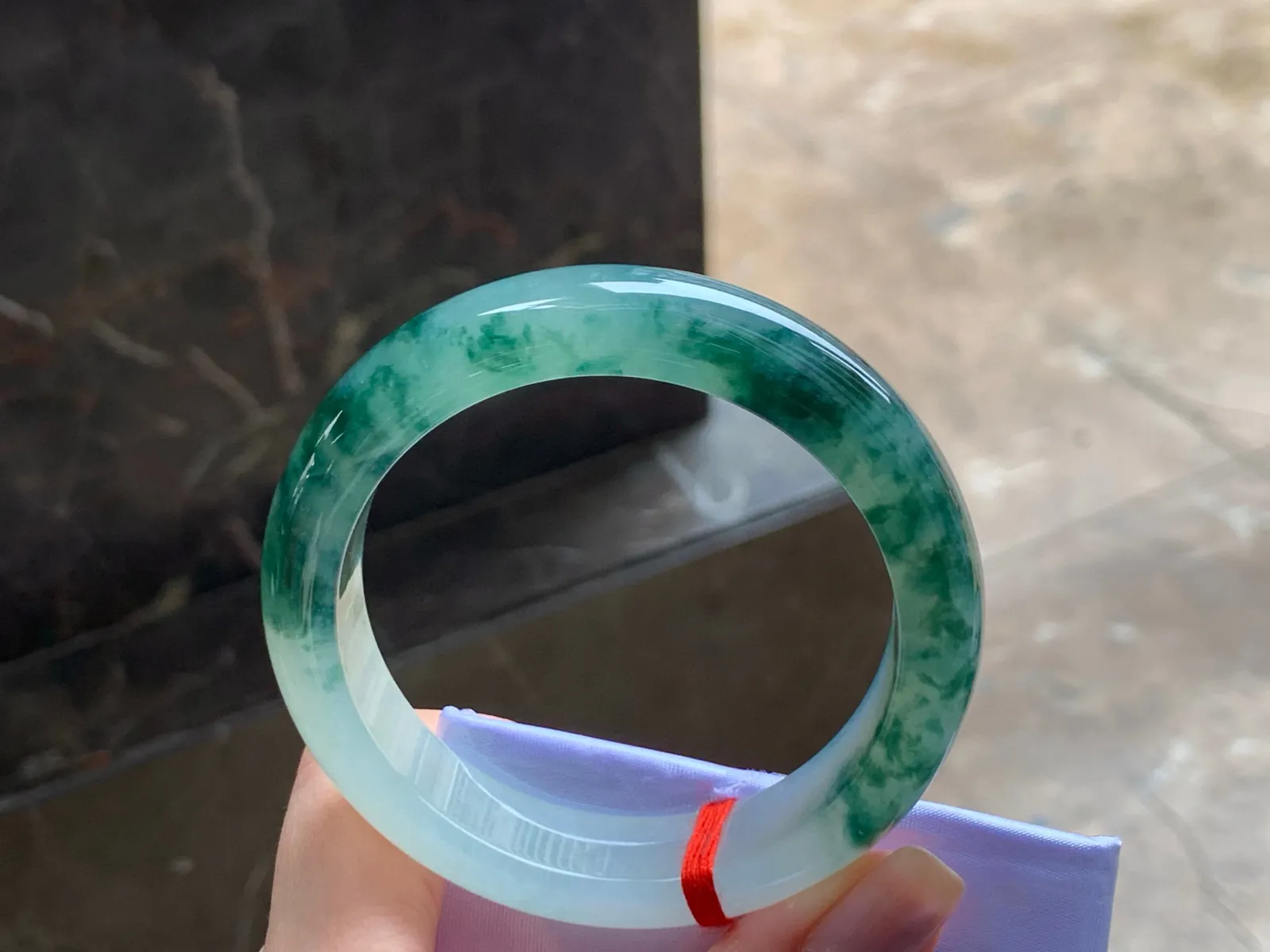 冰飘花手镯
清爽55/12.6/8.6mm