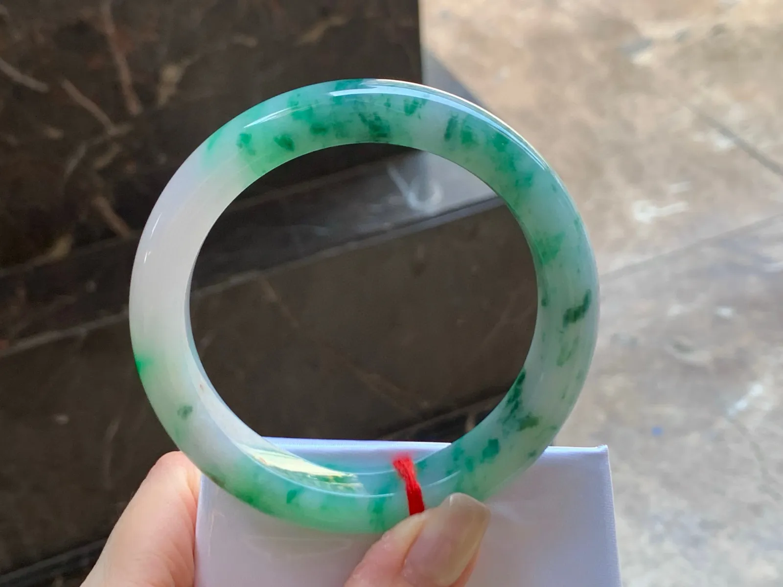 色花手镯
玉质细腻 59.4/12.2/9.6mm