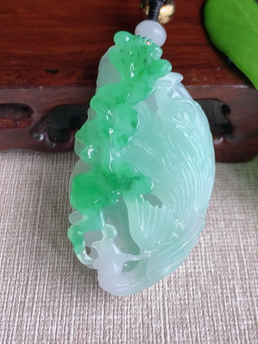 a货翡翠老坑冰种飘绿凤凰吊坠  尺寸50.6×28×13mm 重量28.15g 0711