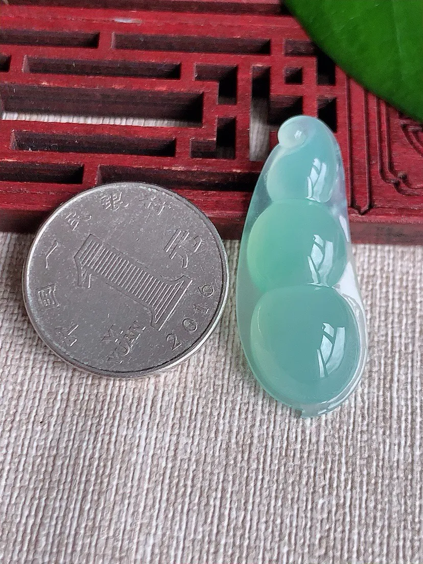 a货翡翠老坑冰种晴水四季豆福豆平安豆吊坠 尺寸37.4×15×8mm 重量6.38g 0711