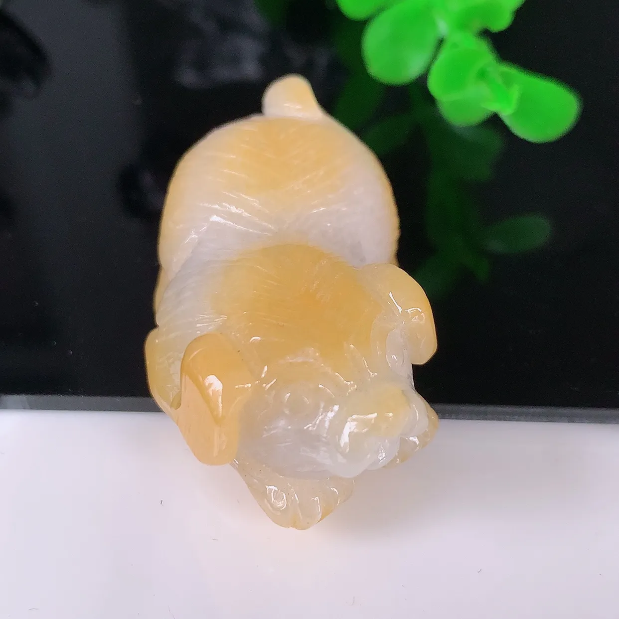 自然光实拍，冰润黄翡生肖招财狗翡翠吊坠，种老水足，雕工精湛 ，寓意美好，佩戴时尚出众！#41.10