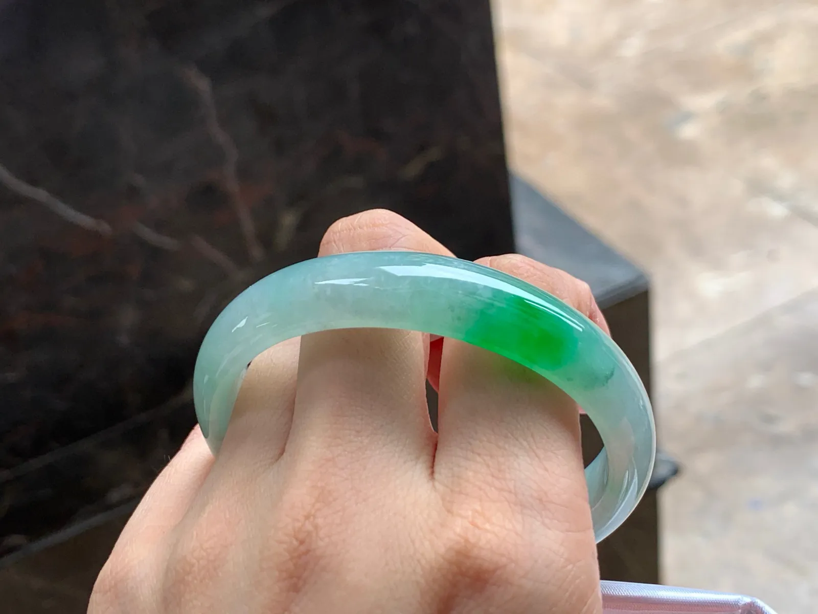 辣绿贵妃镯
水润清爽 55.3/13/7.3mm