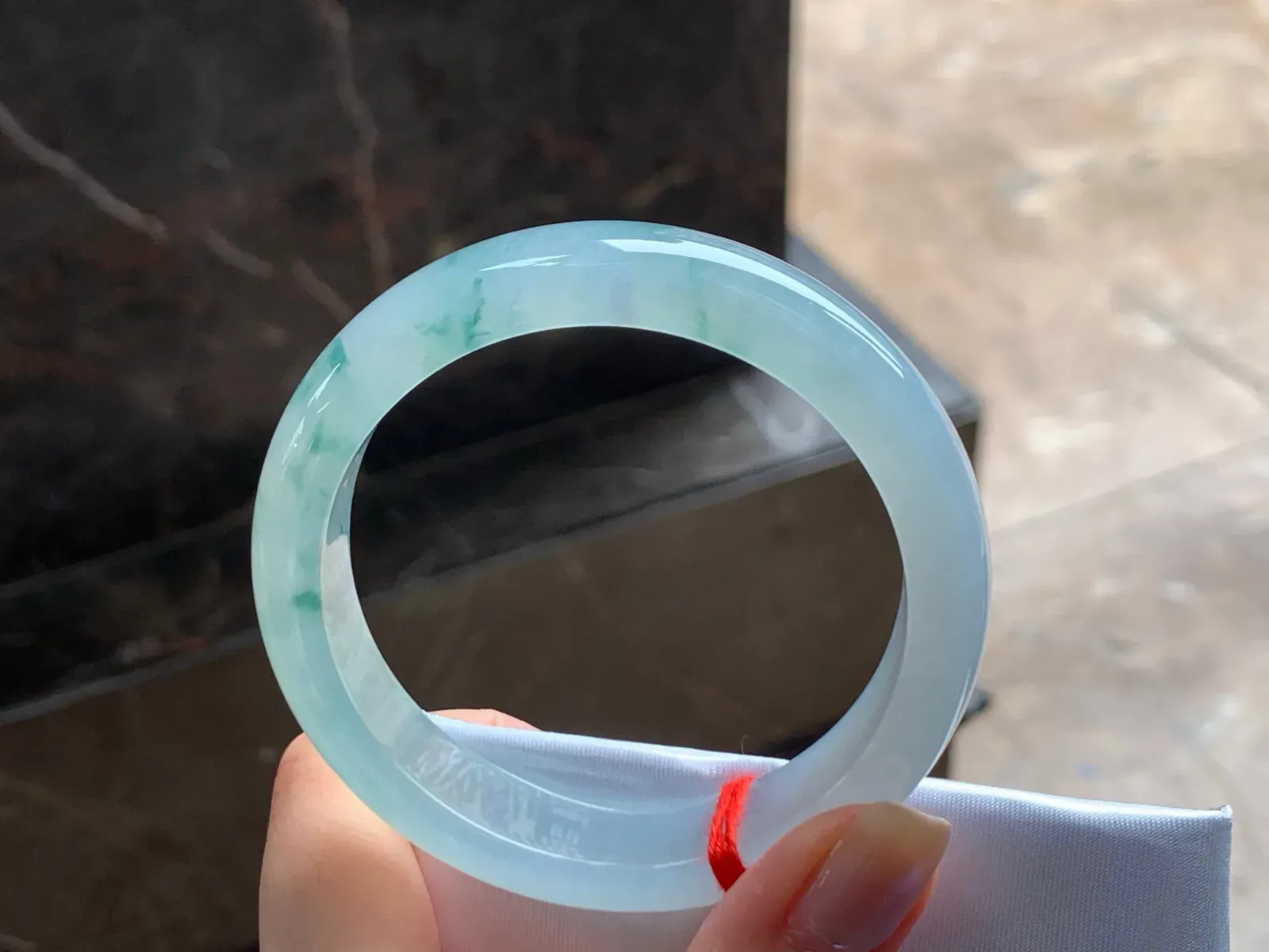 冰飘花手镯
水润53.9/12.6/8.3mm