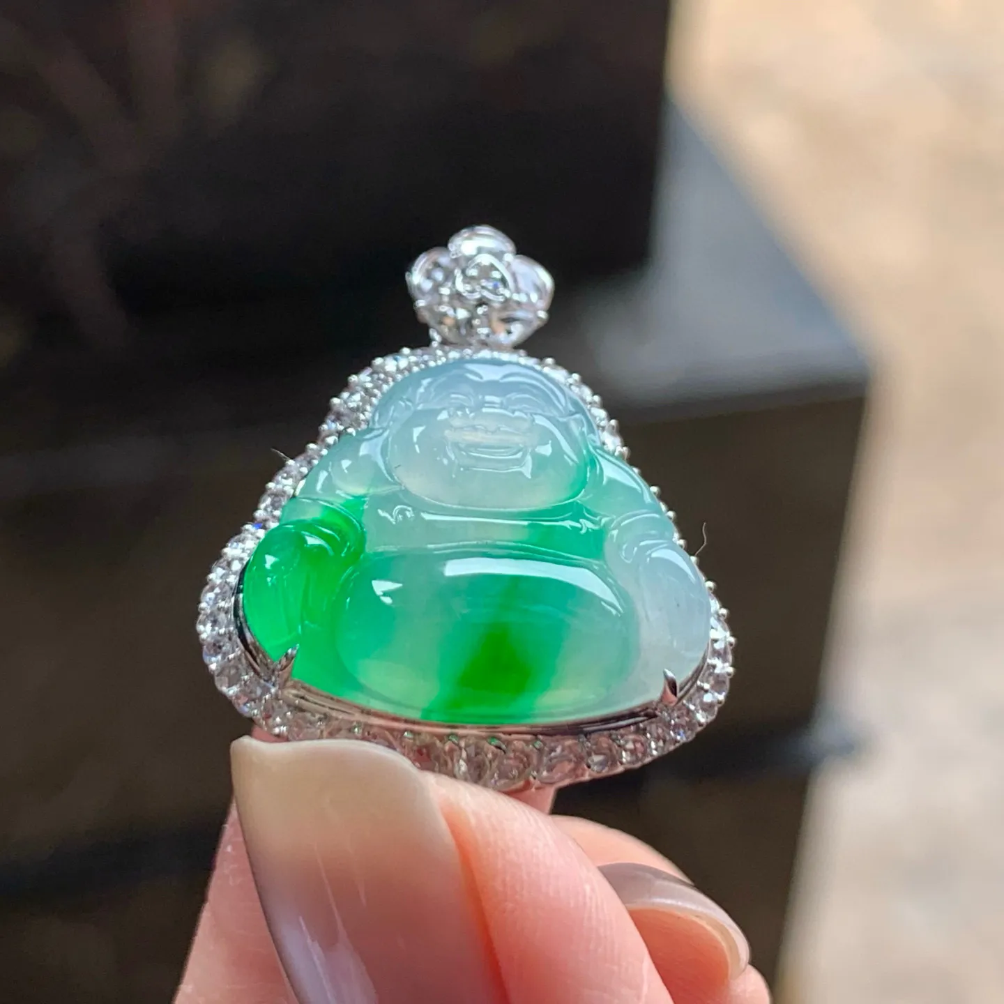 冰种阳绿坐佛
种老 真金镶嵌