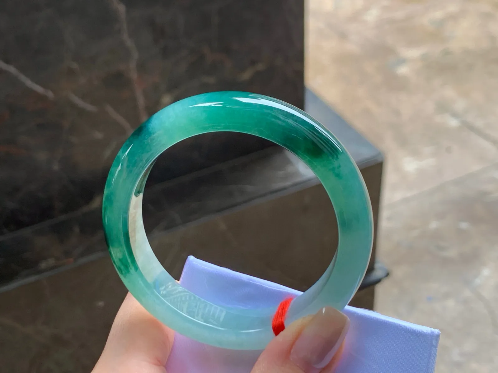 带色手镯
细腻水润 54/12.8/8.6mm