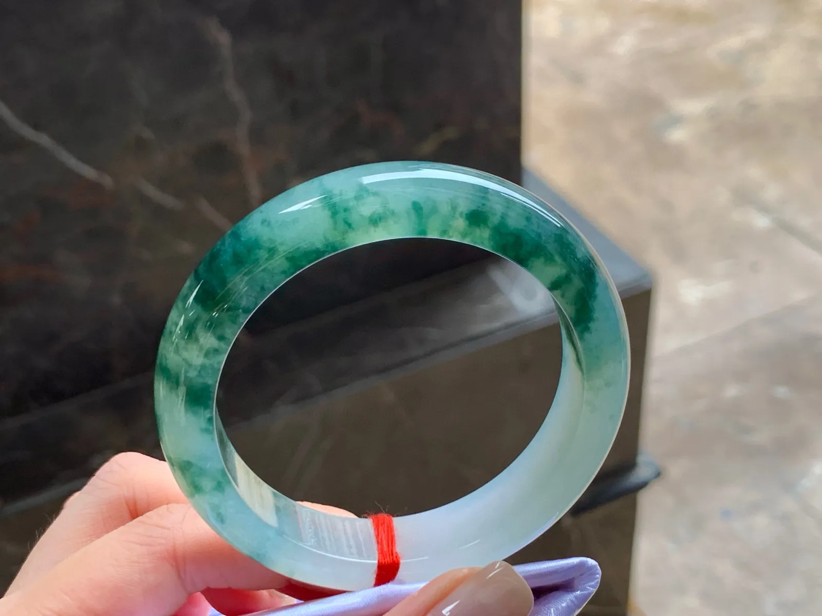 冰飘花手镯
清爽55/12.6/8.6mm