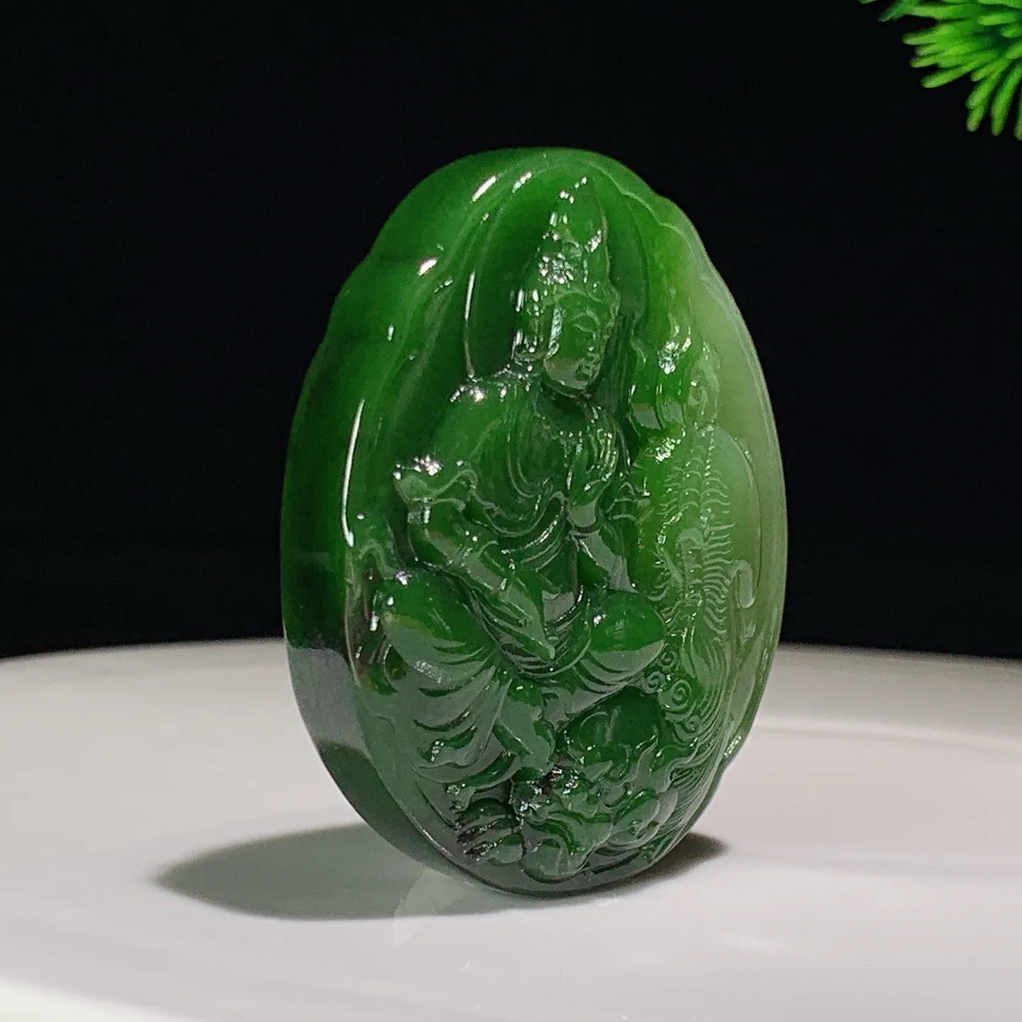 和田玉菠菜绿俄罗斯碧玉文殊菩萨牌子挂件 尺寸53/44/11.5重51.3克，玉质细腻油润 底色纯净 脂粉好，品质好！lt2507011