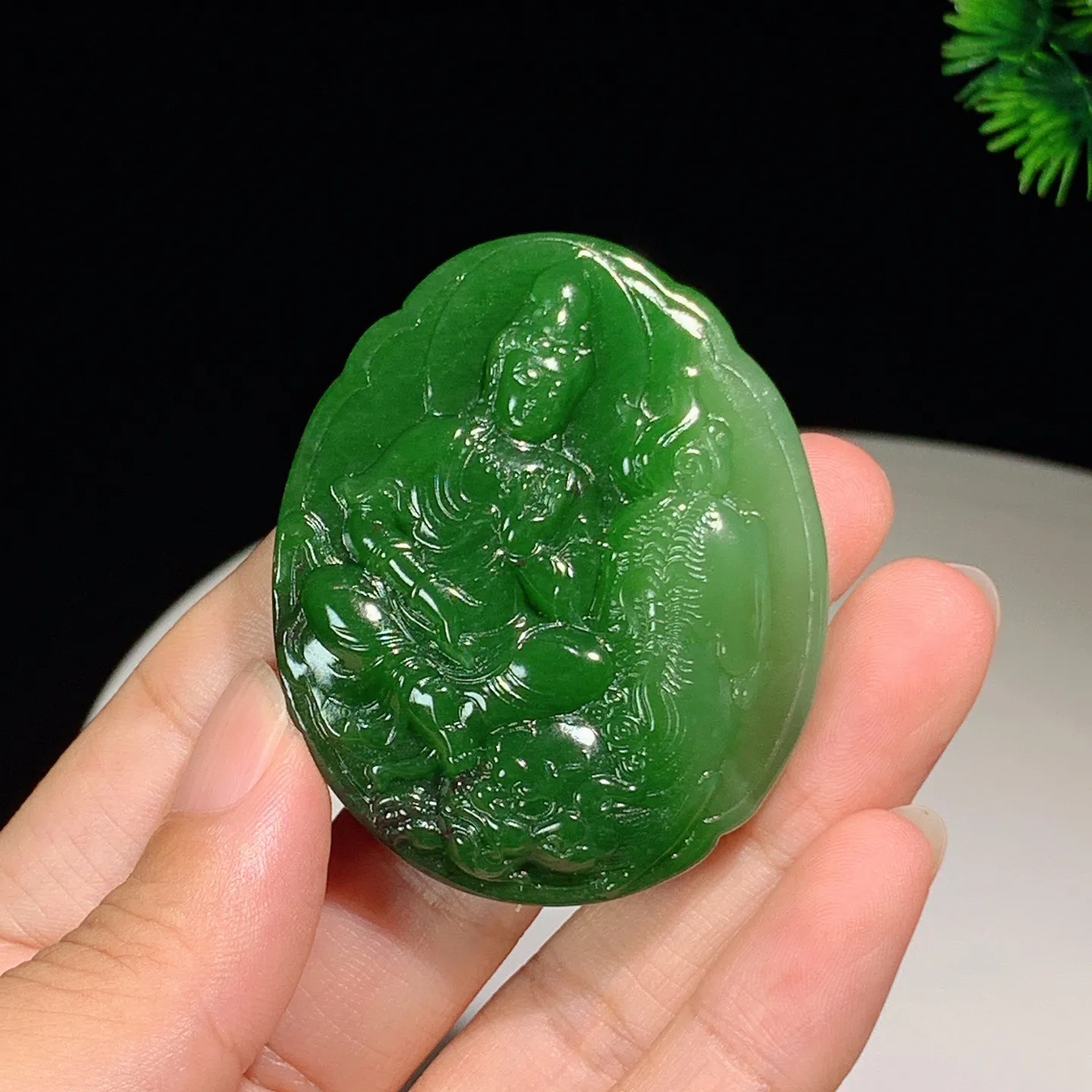 和田玉菠菜绿俄罗斯碧玉文殊菩萨牌子挂件 尺寸53/44/11.5重51.3克，玉质细腻油润 底色纯净 脂粉好，品质好！lt2507011