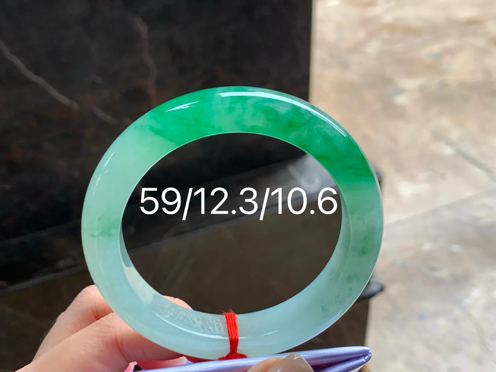 冰带色手镯
水润59/12.3/10.6mm