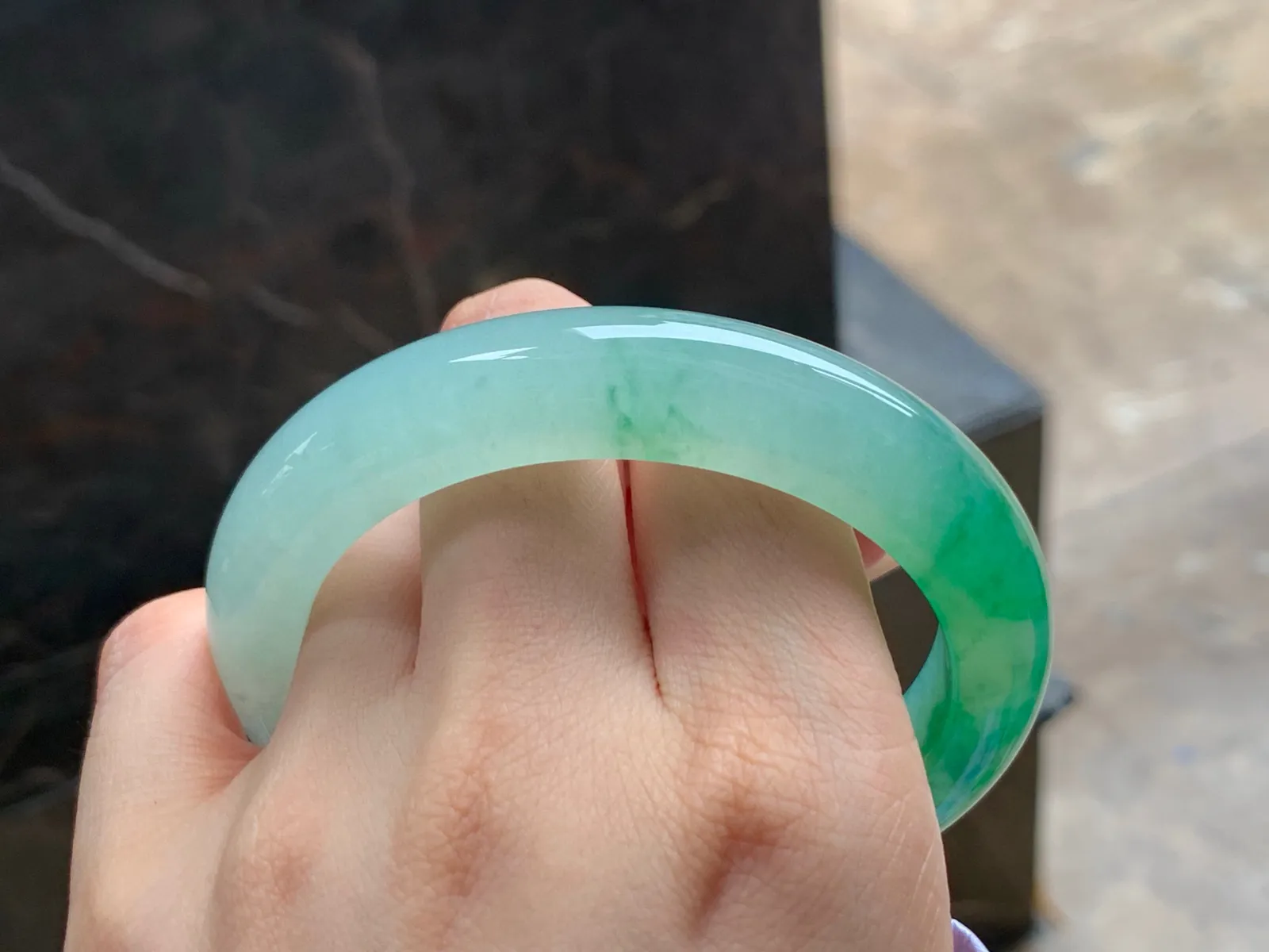 冰带色手镯
水润59/12.3/10.6mm