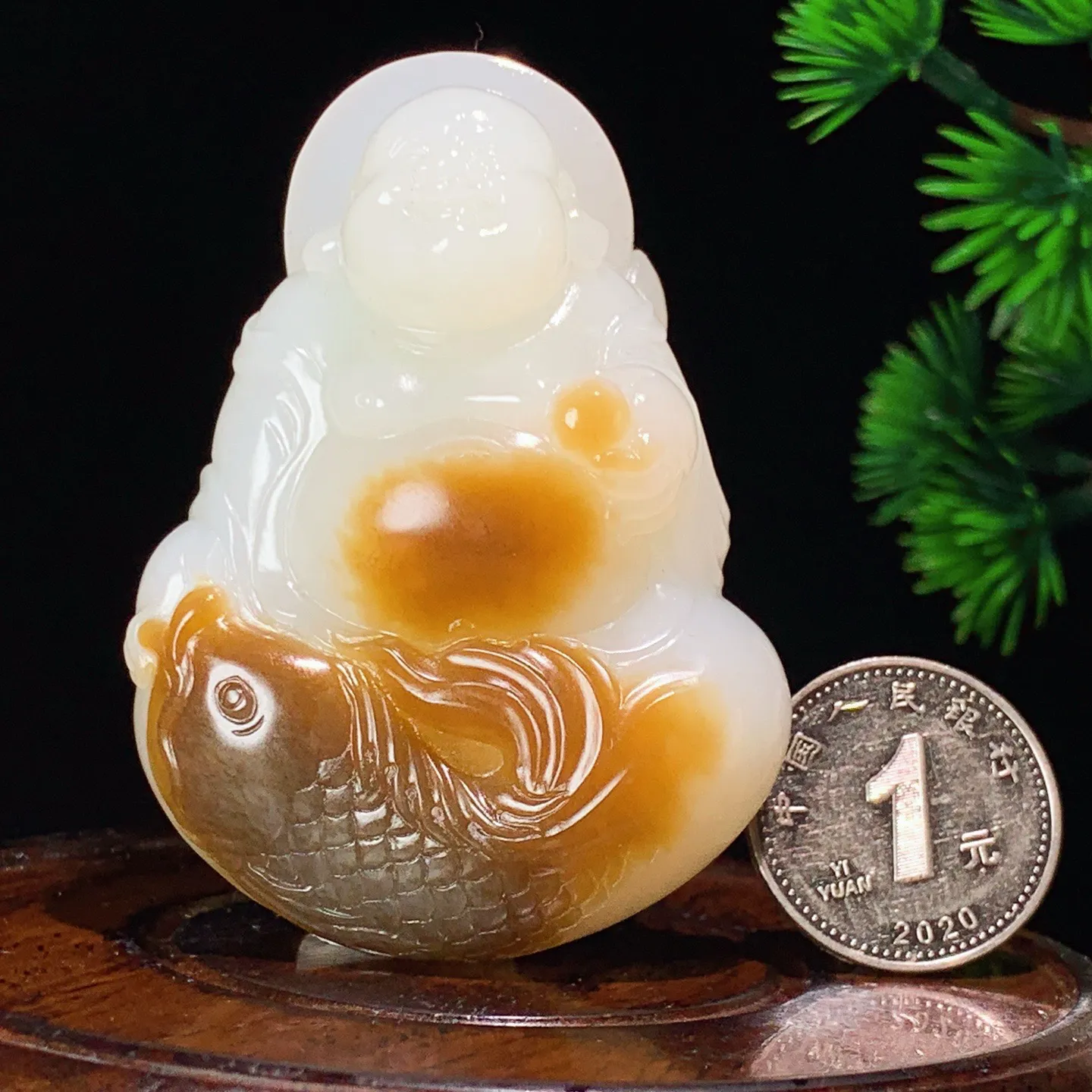 新疆和田玉羊脂白玉且末糖佛引福来挂件 尺寸63/45/23重77.4克，玉质细腻油润 底色纯净 脂粉好，品质好！lt250711