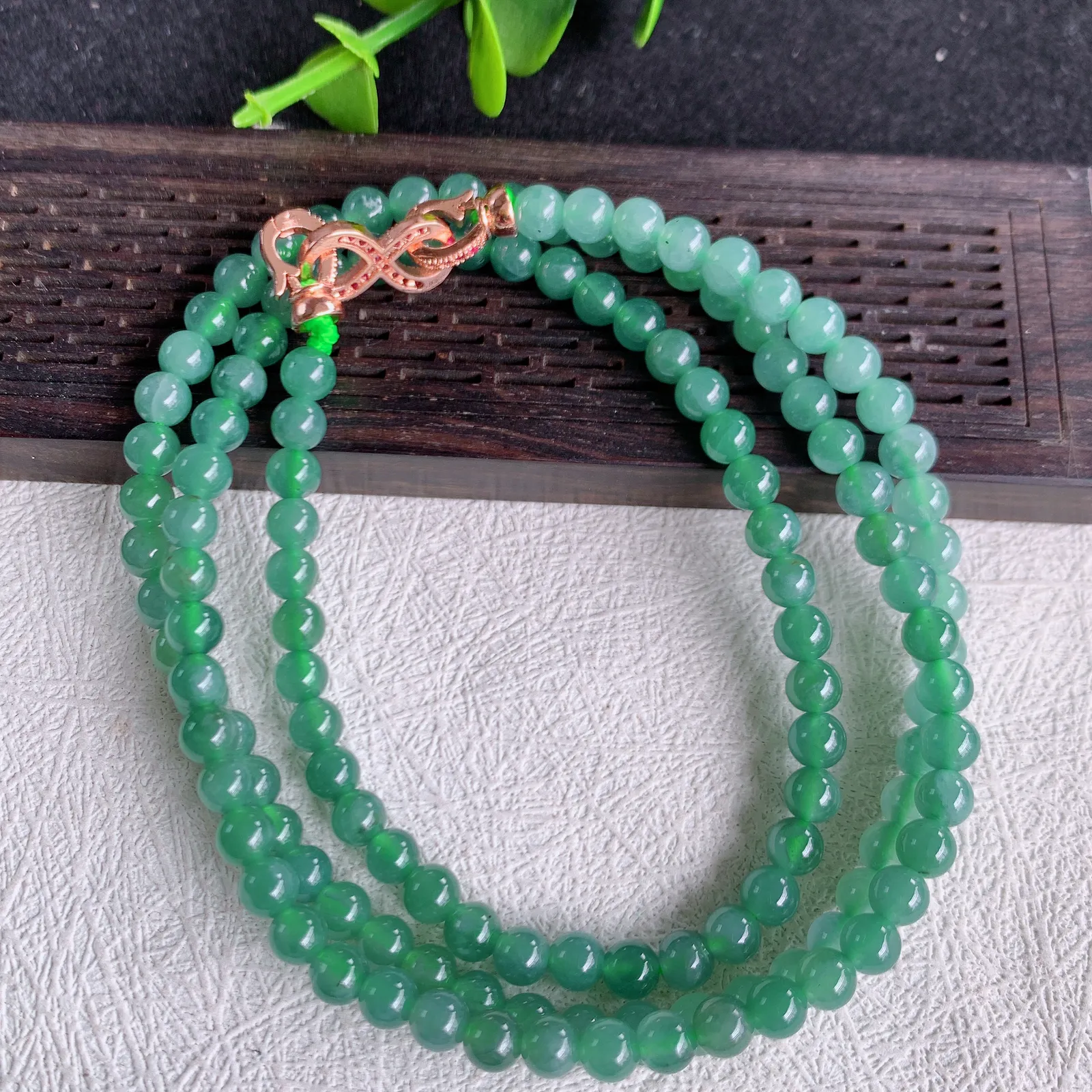 自然光实拍，天然A货翡翠冰润冰透圆珠项链，4.5mm＃W00066