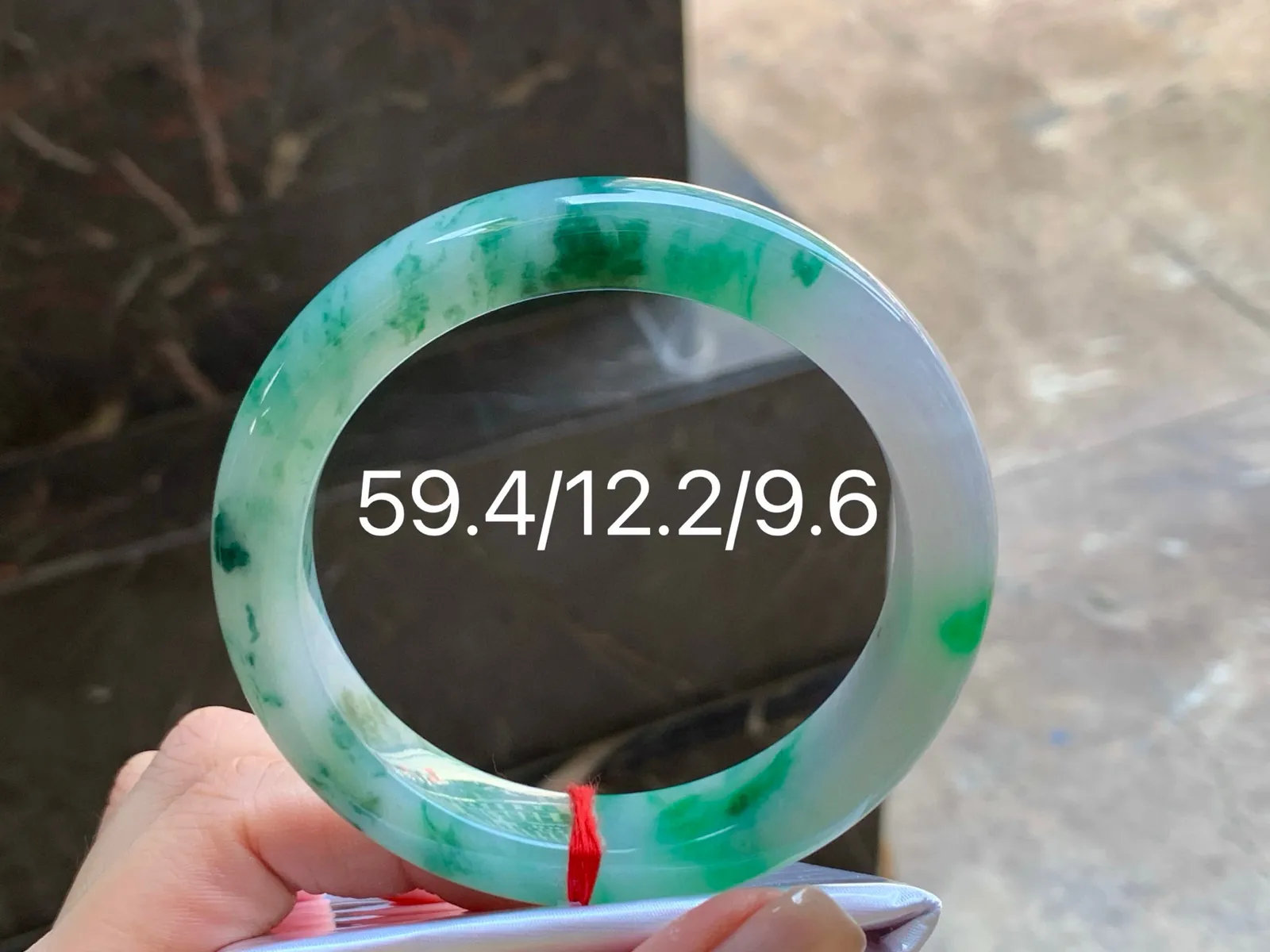 色花手镯
玉质细腻 59.4/12.2/9.6mm