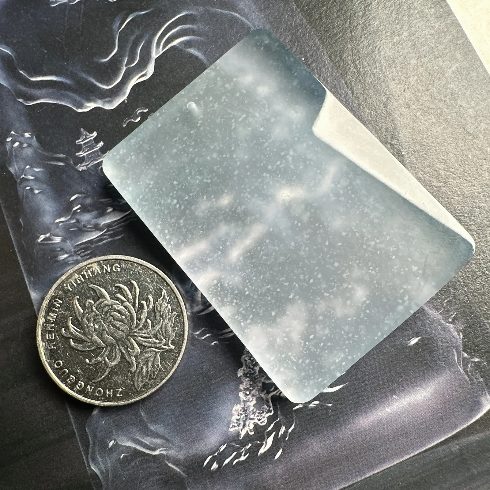 老坑料无事牌，接近玻璃种的雪花棉无事牌，牌型非常好，通透起光，佩戴佳品。