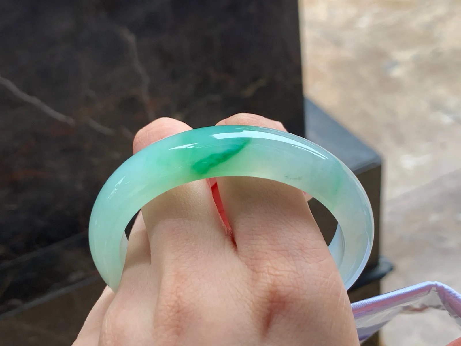 冰色花手镯
水润56.6/12.6/8.3mm