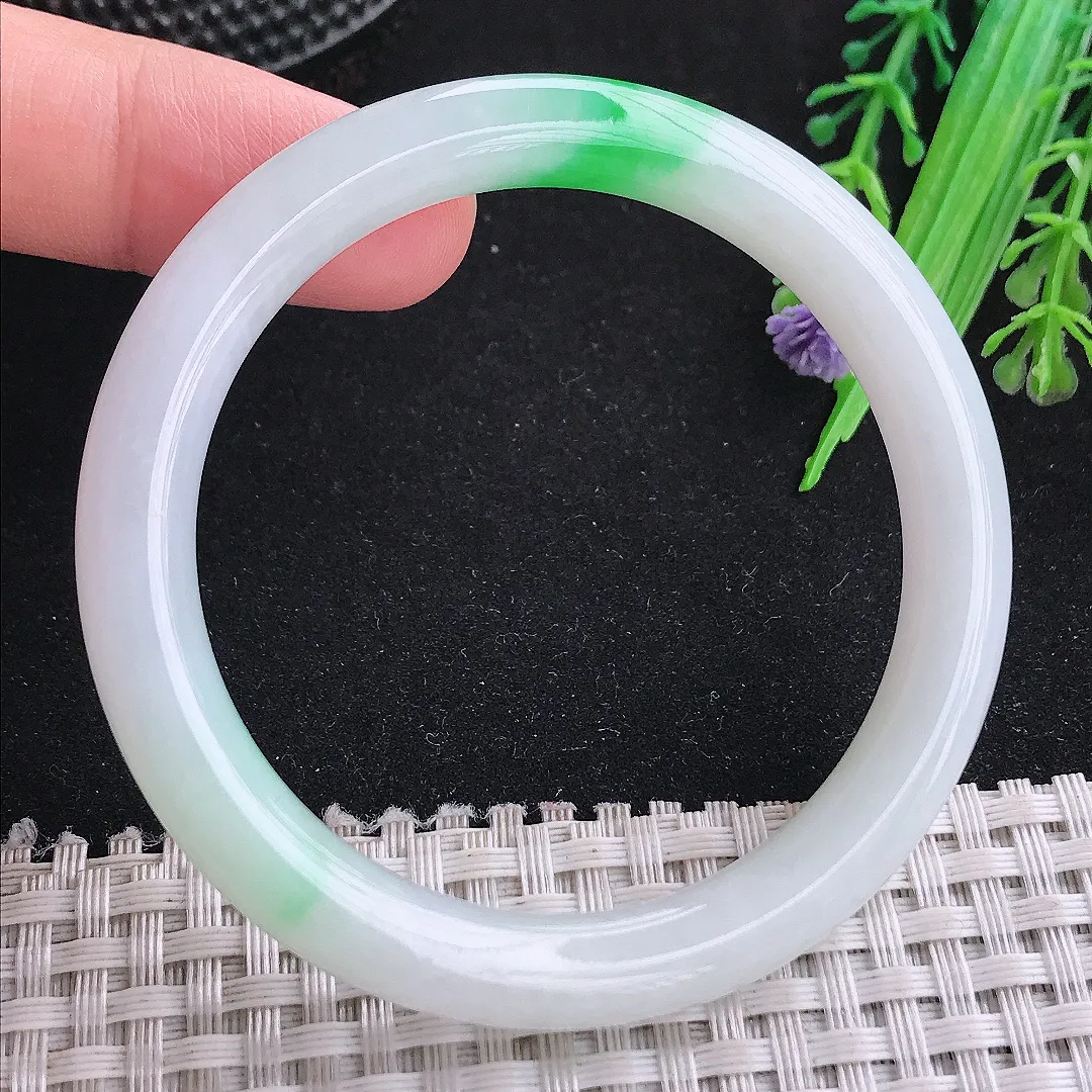 自然光52/8.5/8.1老坑精美冰润飘阳绿圆条手镯白底青玉镯平安镯