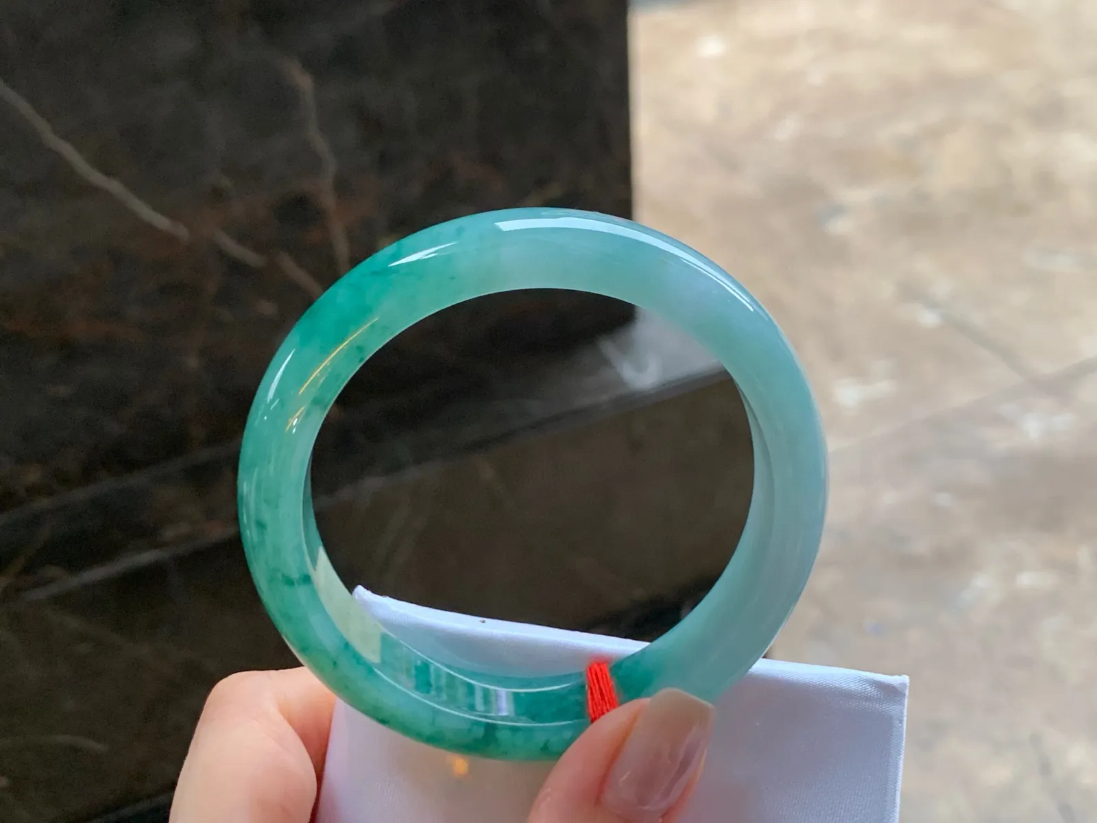 飘花手镯
细腻清爽 56.5/12.5/8mm