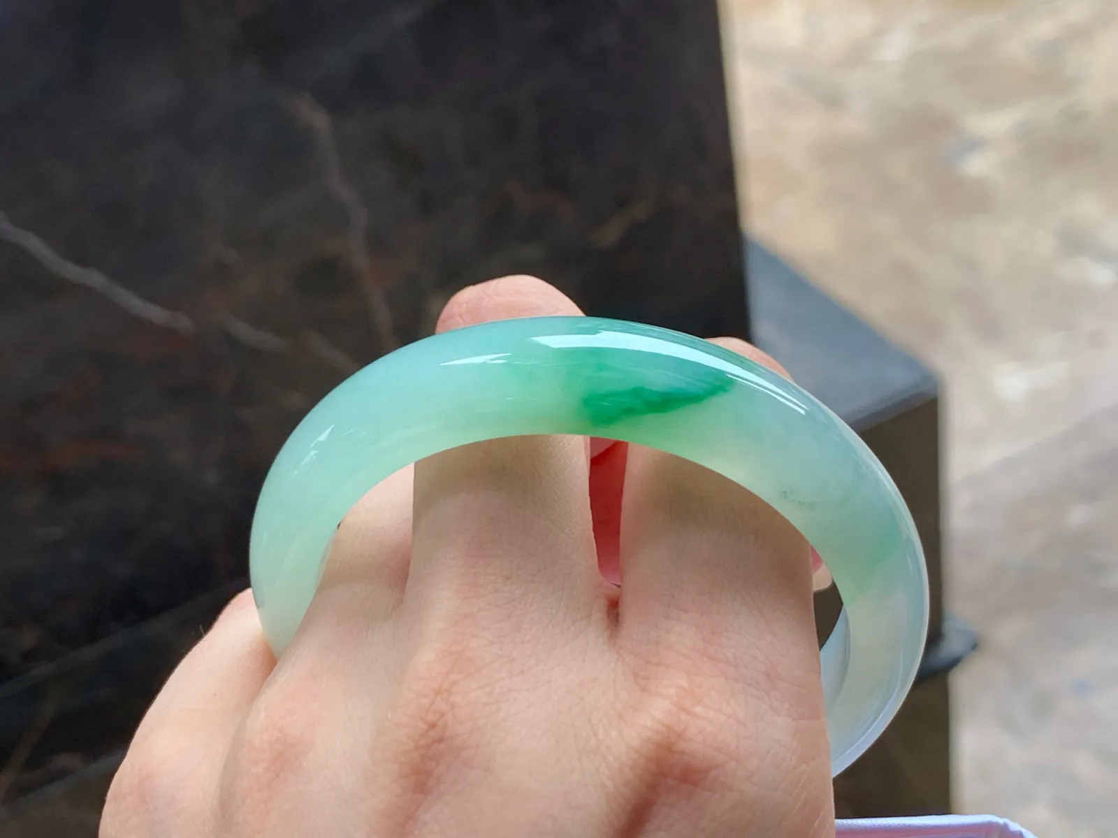 冰色花手镯
水润56.6/12.6/8.3mm