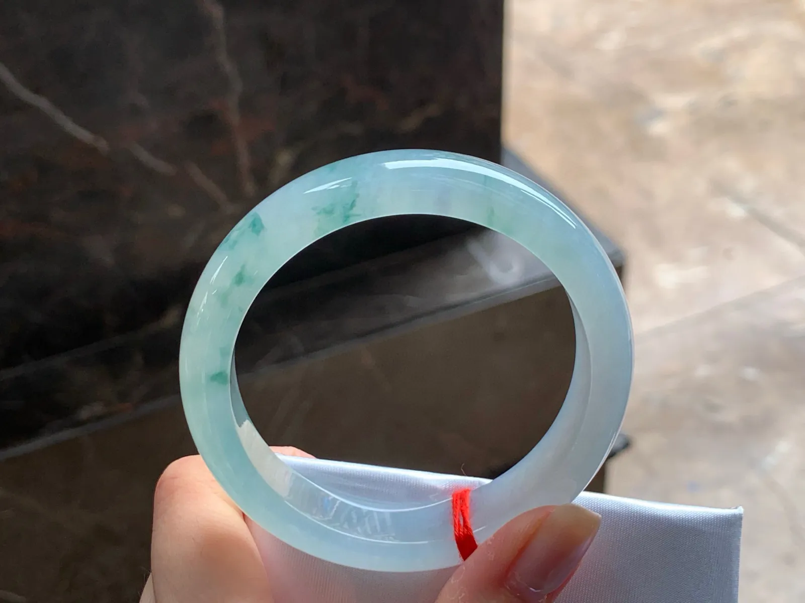 冰飘花手镯
水润53.9/12.6/8.3mm