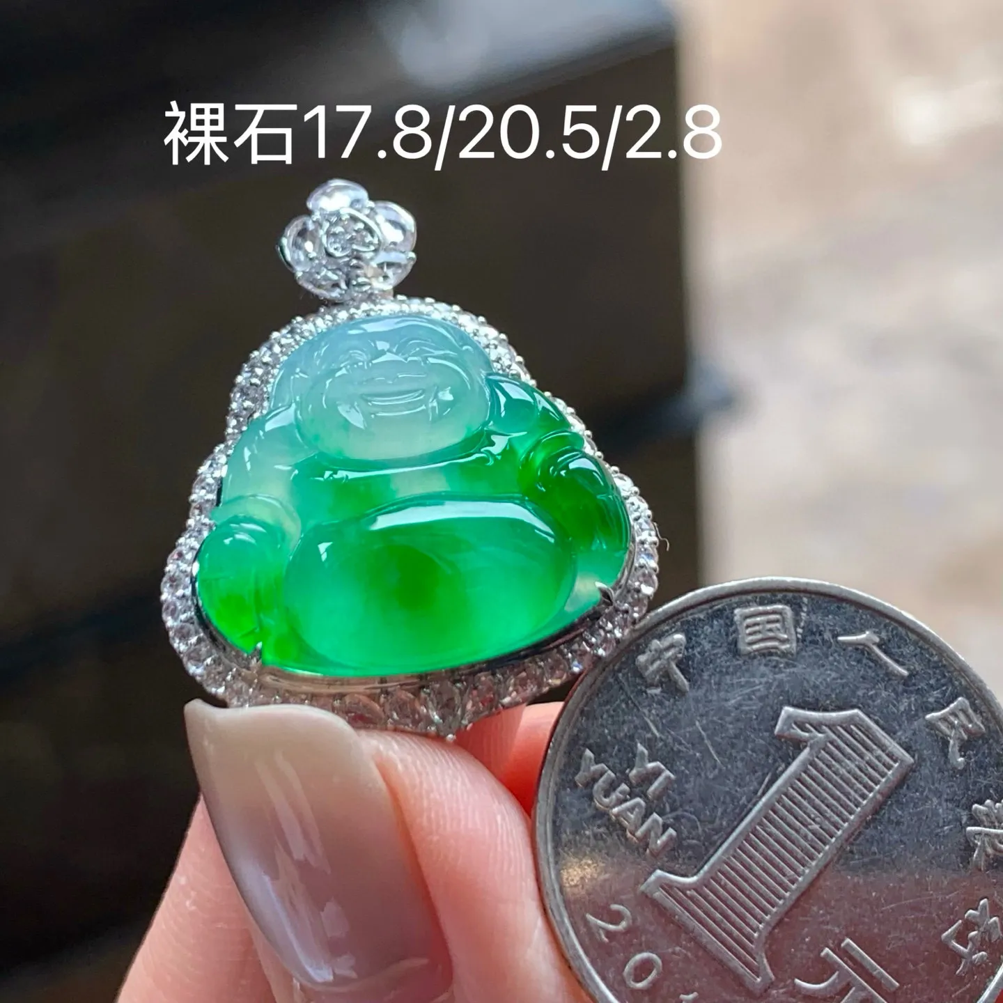 冰种辣绿坐佛
种老 真金镶嵌