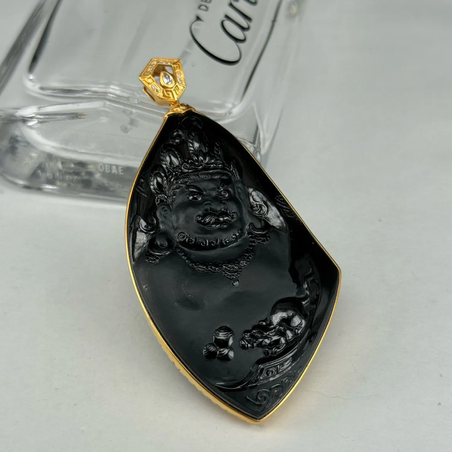 精品18k墨翠黄财神 种好色正 黑度极好 打灯通透 油性十足 尺寸71.3